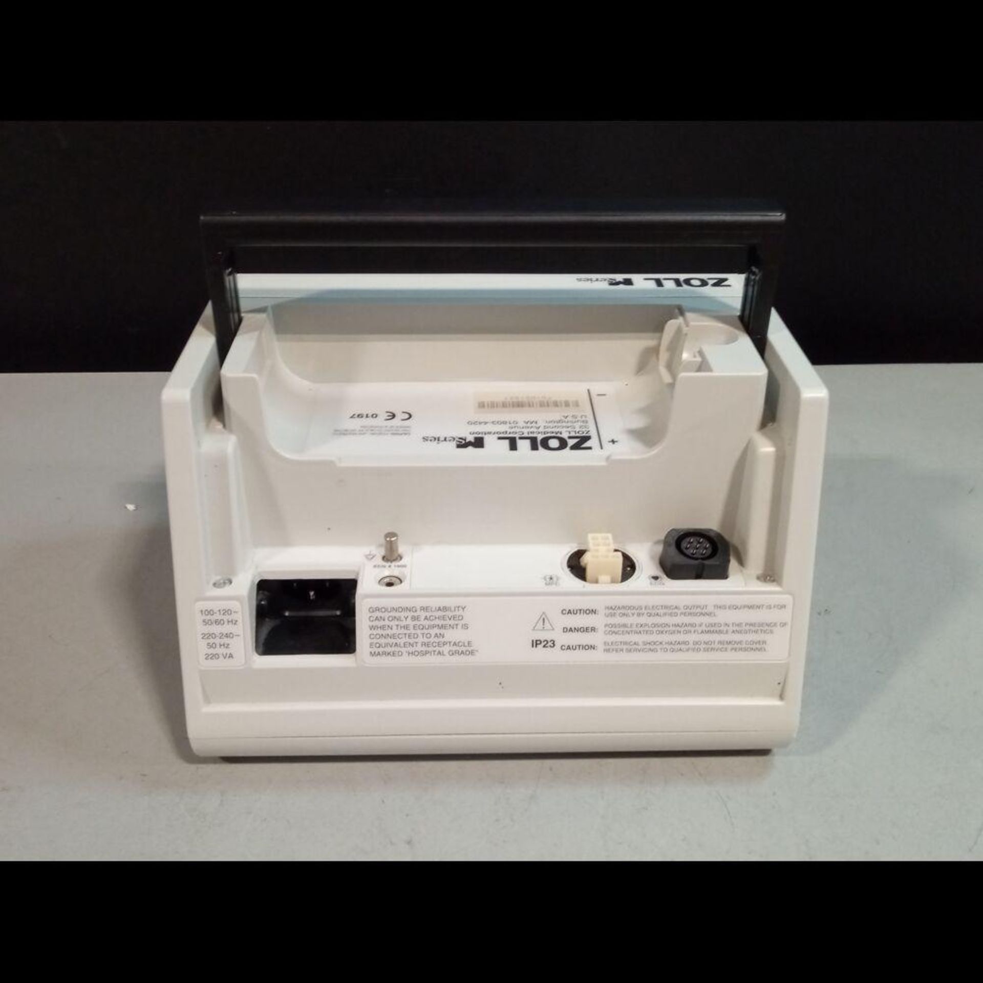 ZOLL M-SERIES MONOPHASIC DEFIBRILLATOR WITH PACING, 3 LEAD ECG - Image 3 of 4