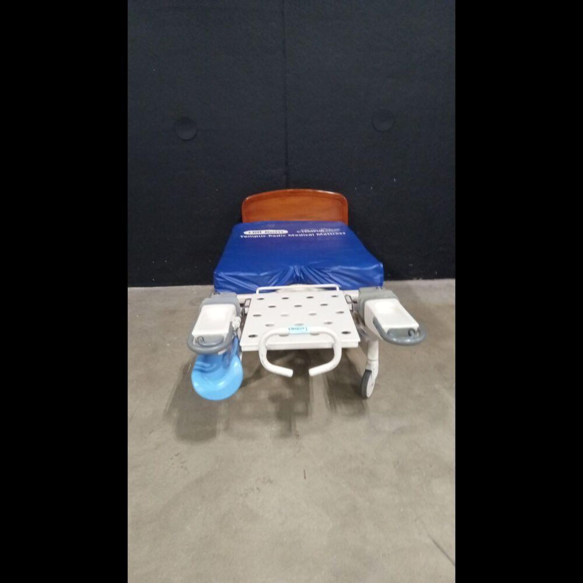 HILL-ROM AFFINITY 3 BIRTHING BED - Image 3 of 4