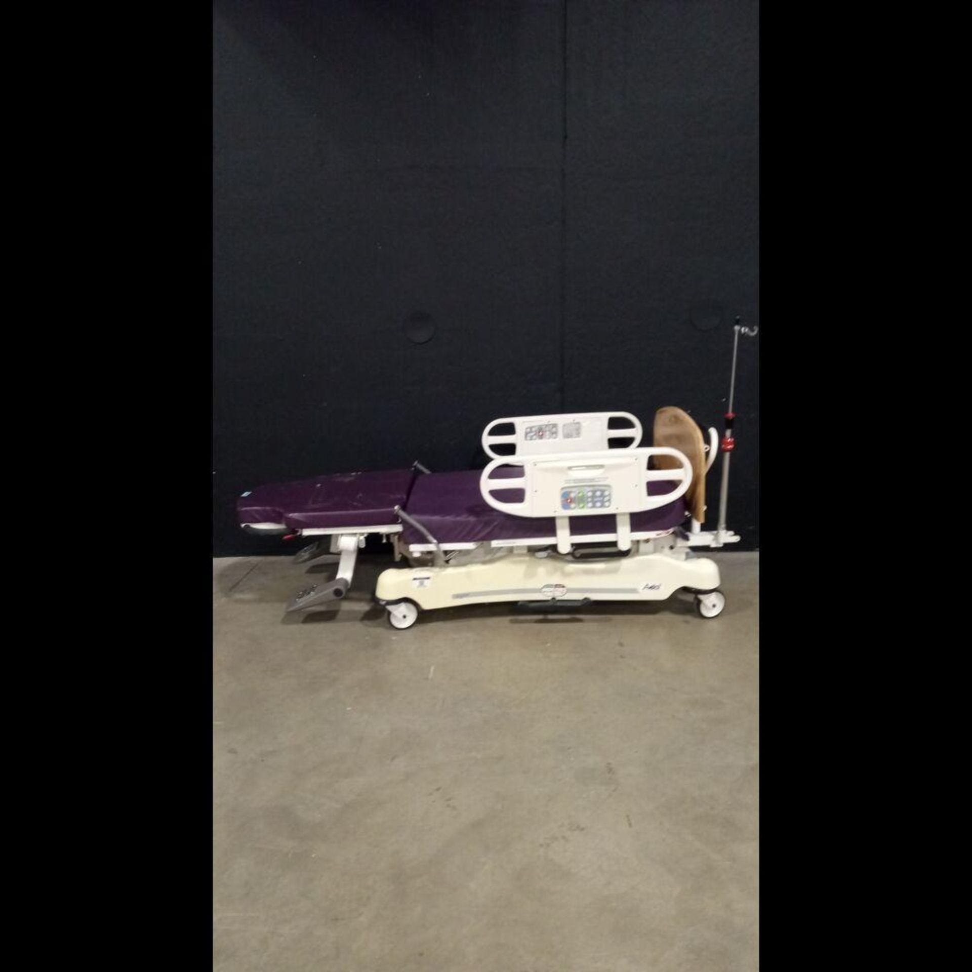 STRYKER ADEL 4700 BIRTHING BED - Image 2 of 4