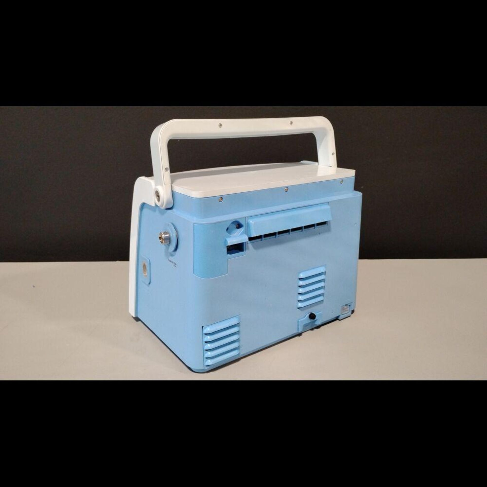 BREATHE TECHNOLOGIES INC. LIFE 2000 BREATHE VENTILATOR WITH COMPRESSOR - Image 2 of 3