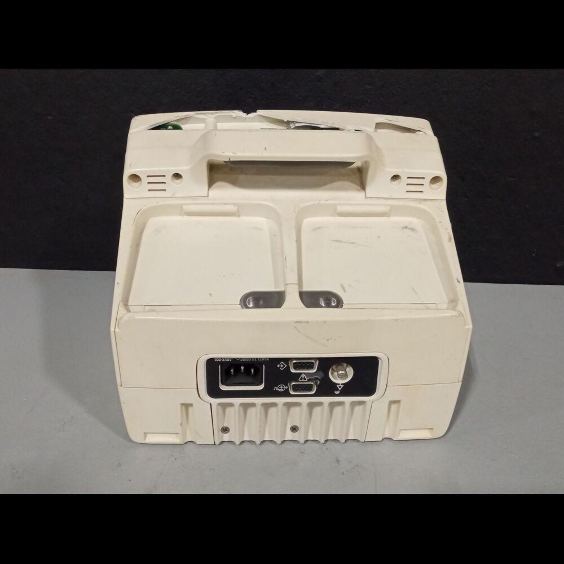 MEDTRONIC LIFEPAK 20E DEFIBRILLATOR WITH PACING, ECG ANALYZE - Image 3 of 4
