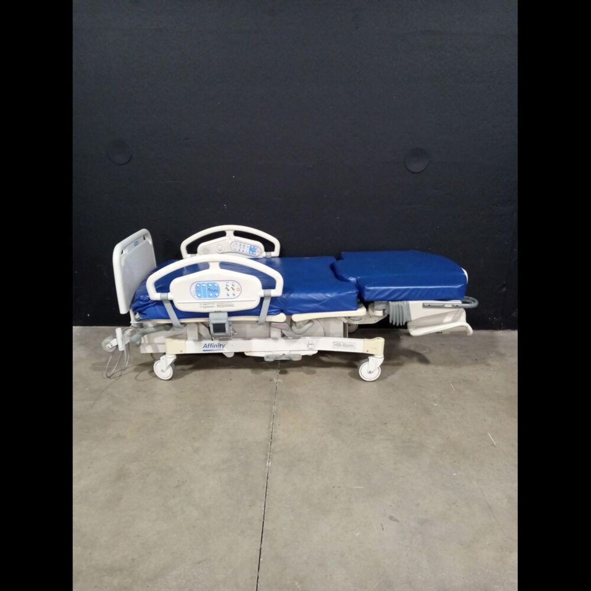 HILL-ROM AFFINITY 3 BIRTHING BED - Image 3 of 4