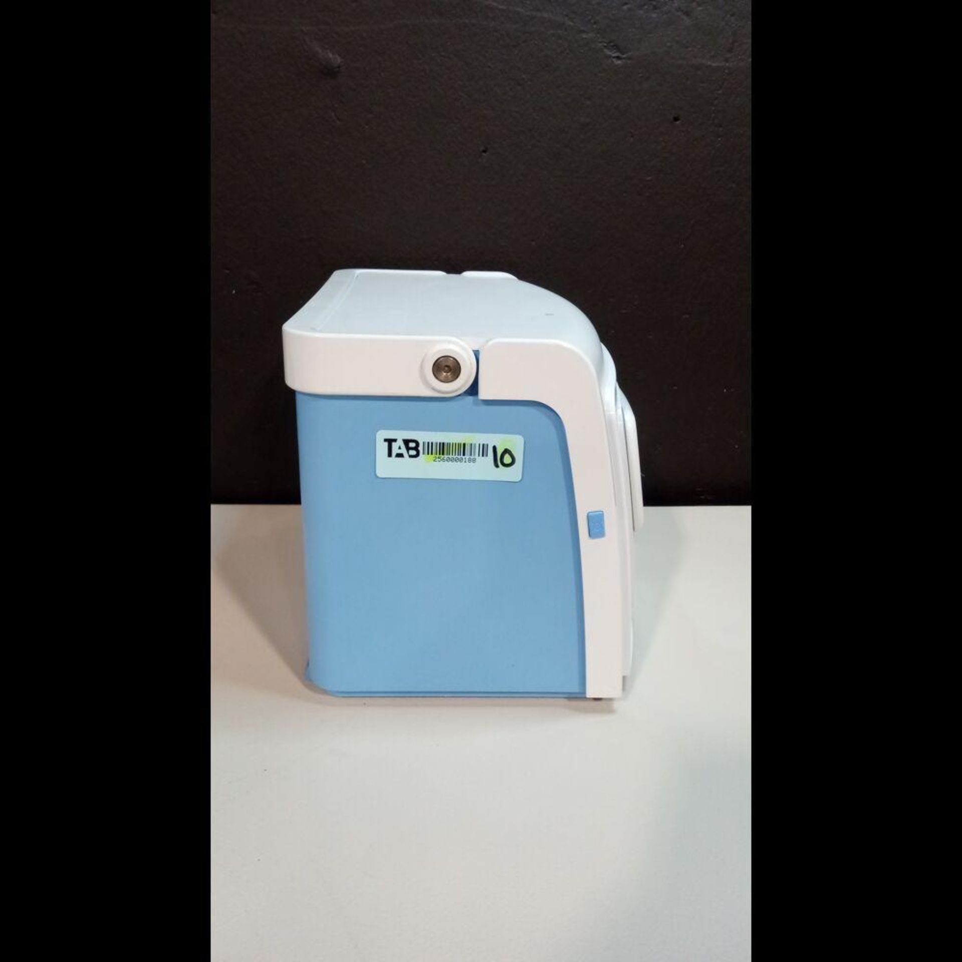 BREATHE TECHNOLOGIES INC. LIFE 2000 BREATHE VENTILATOR WITH COMPRESSOR - Image 4 of 4