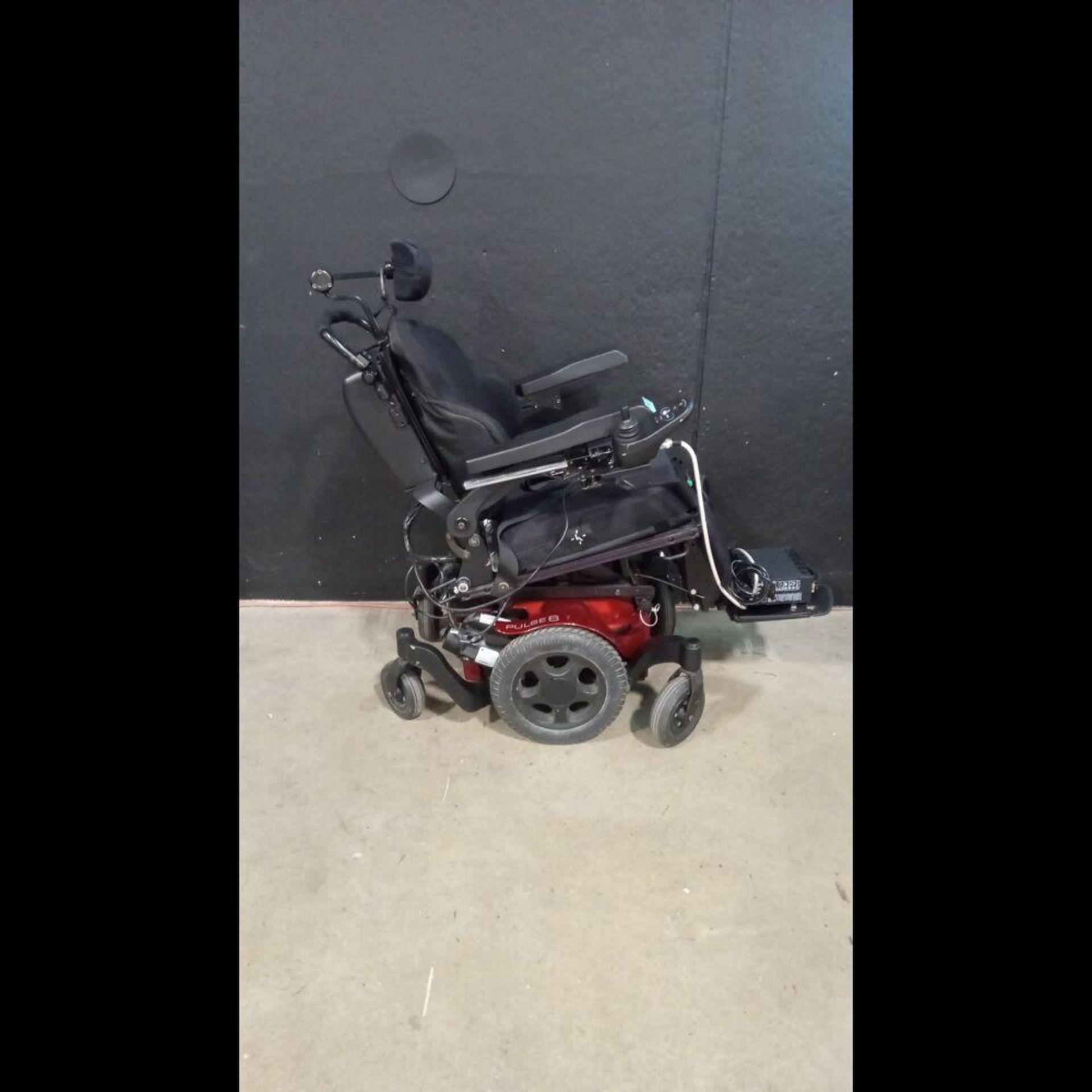 QUICKIE PULSE 6 MOTORIZED WHEELCHAIR WITH CHARGER - Image 4 of 4