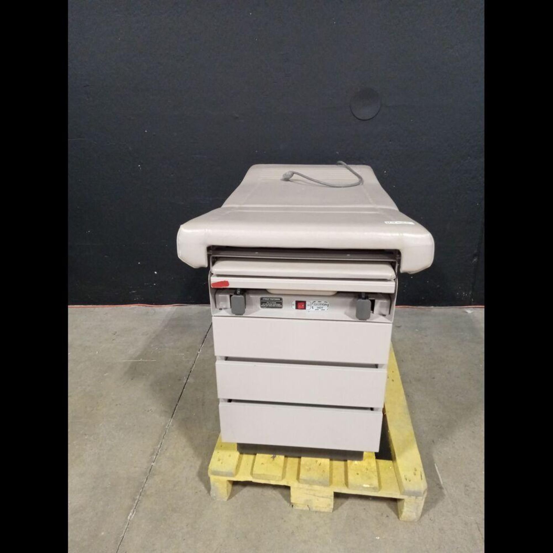 MIDMARK 104 EXAM TABLE