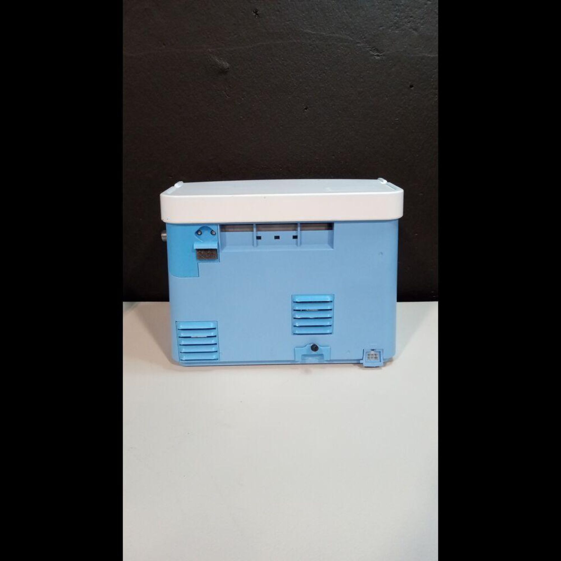 BREATHE TECHNOLOGIES INC. LIFE 2000 BREATHE VENTILATOR WITH COMPRESSOR - Image 3 of 4