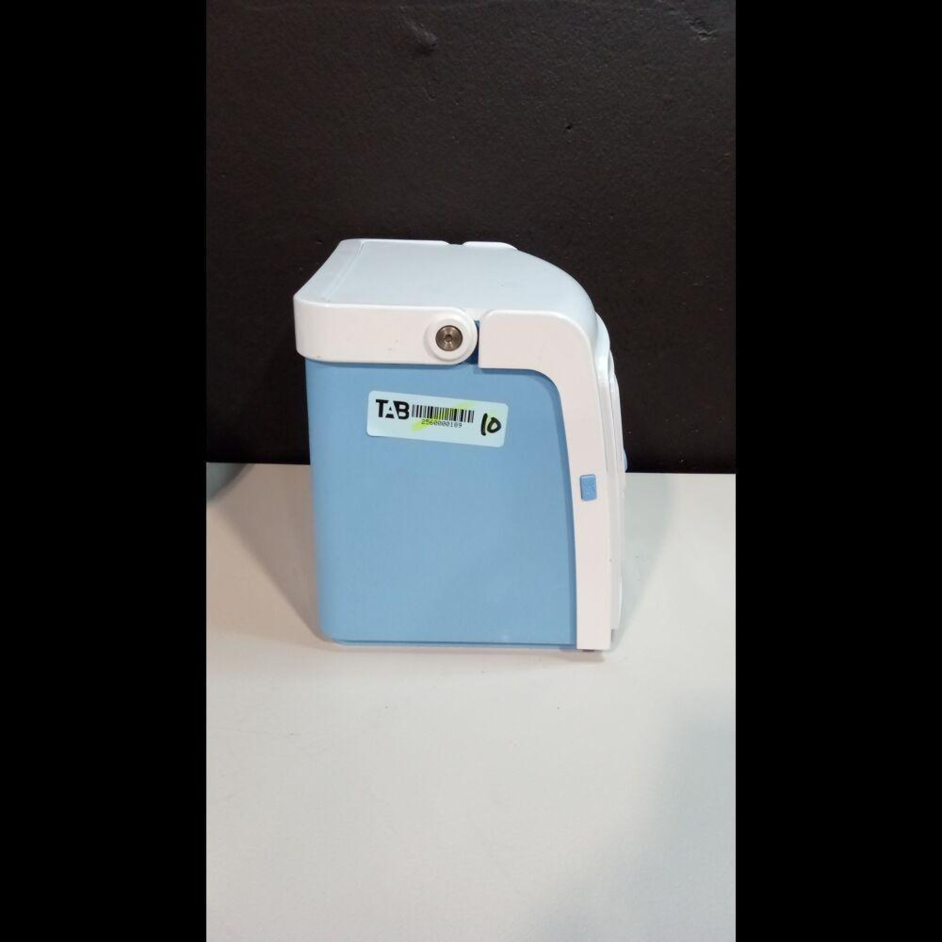BREATHE TECHNOLOGIES INC. LIFE 2000 BREATHE VENTILATOR WITH COMPRESSOR - Image 4 of 4