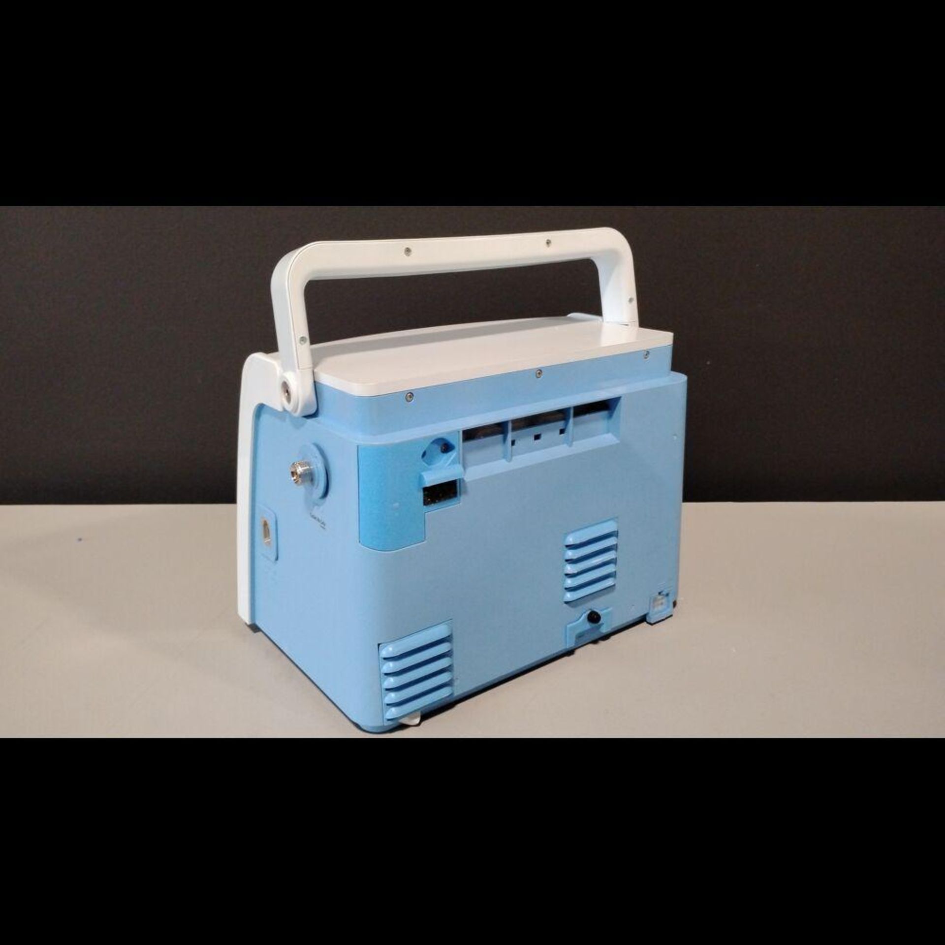 BREATHE TECHNOLOGIES INC. LIFE 2000 BREATHE VENTILATOR WITH COMPRESSOR - Image 2 of 3