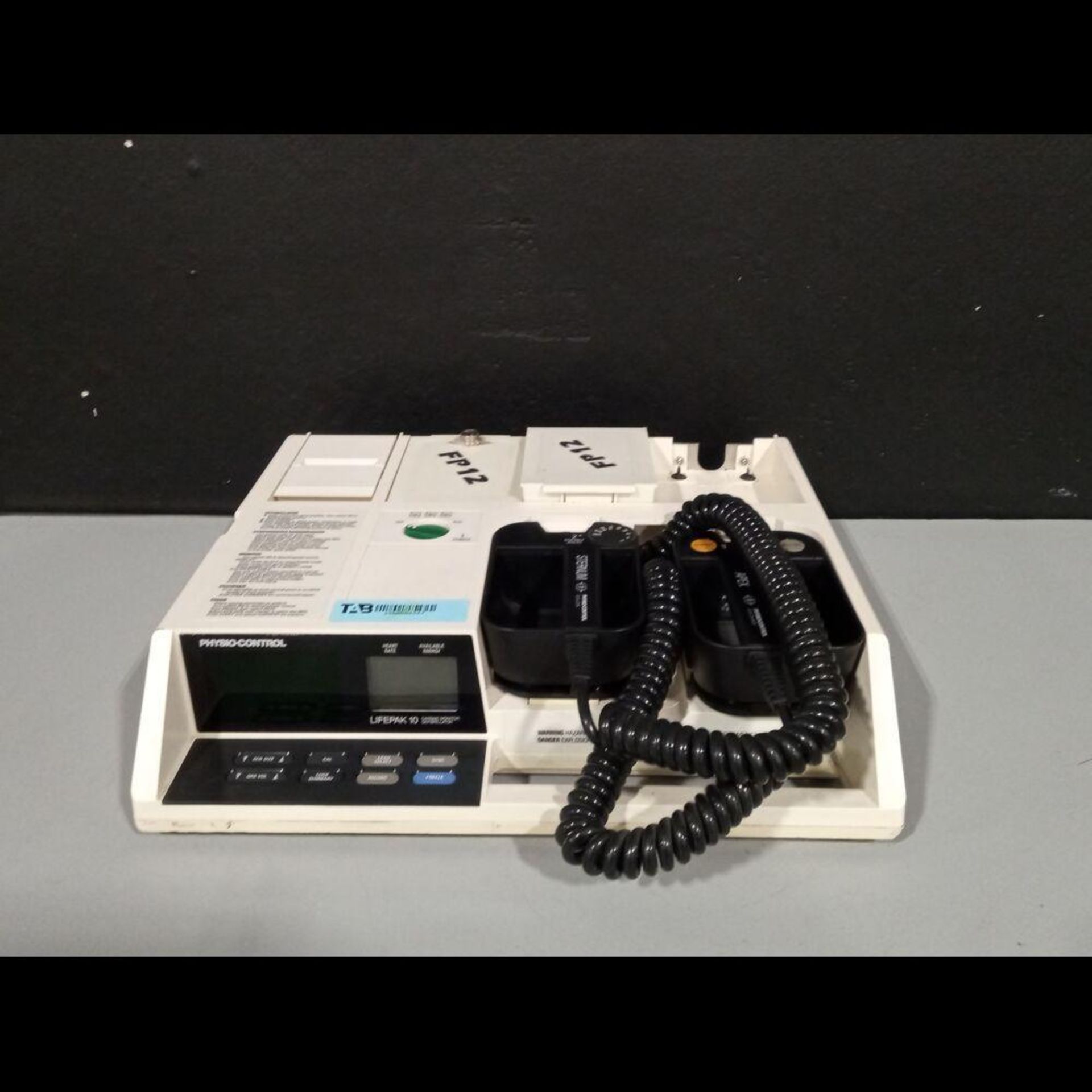 PHYSIO-CONTROL LIFEPAK 10 DEFIBRILLATOR WITH ECG, PADDLES, 2 BATTERIES