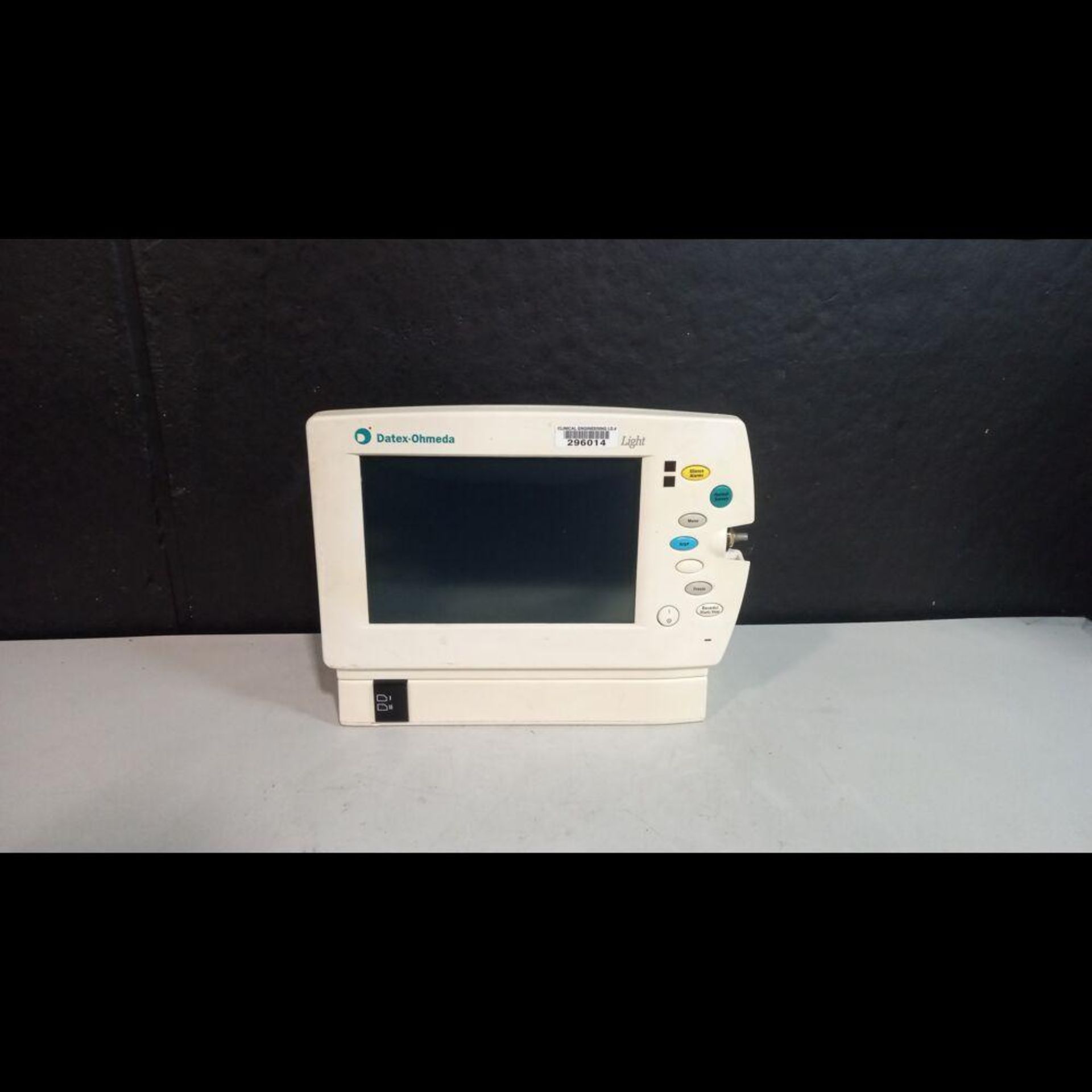 DATEX-OHMEDA LIGHT PATIENT MONITOR
