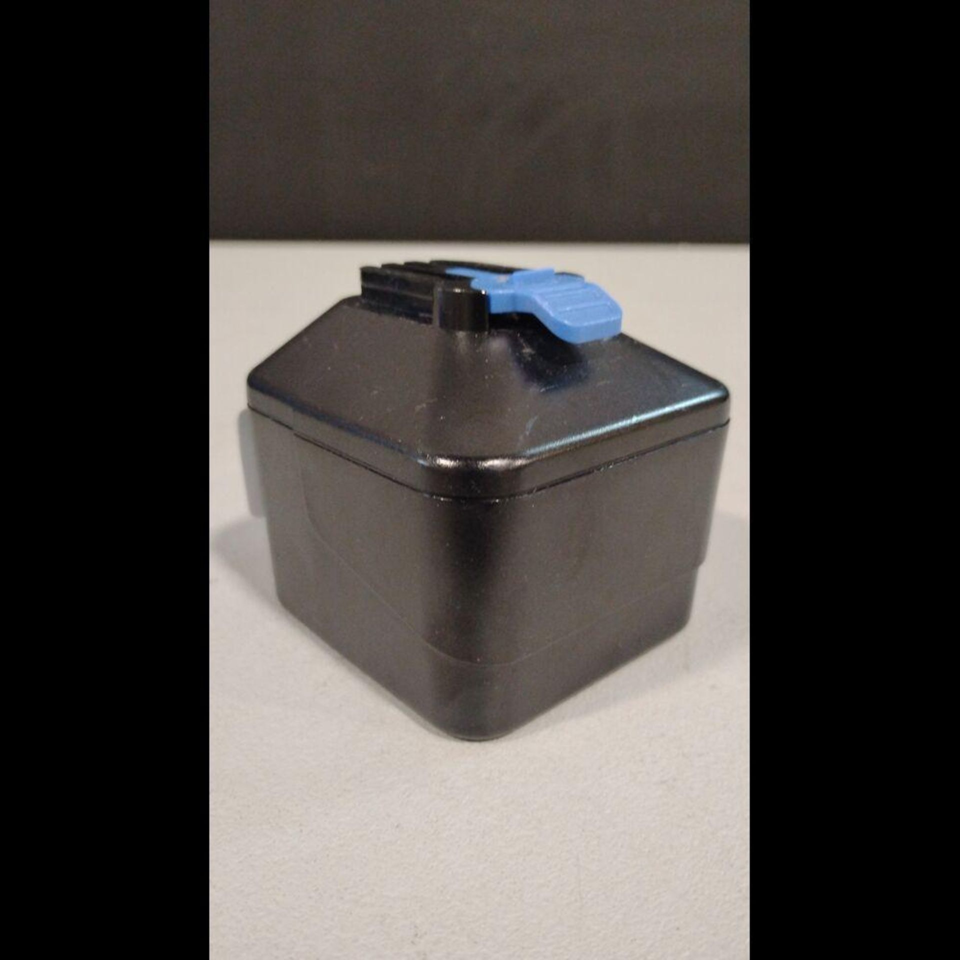 STRYKER 6215 SYSTEM 6 BLUE TAB BATTERY - Image 2 of 3