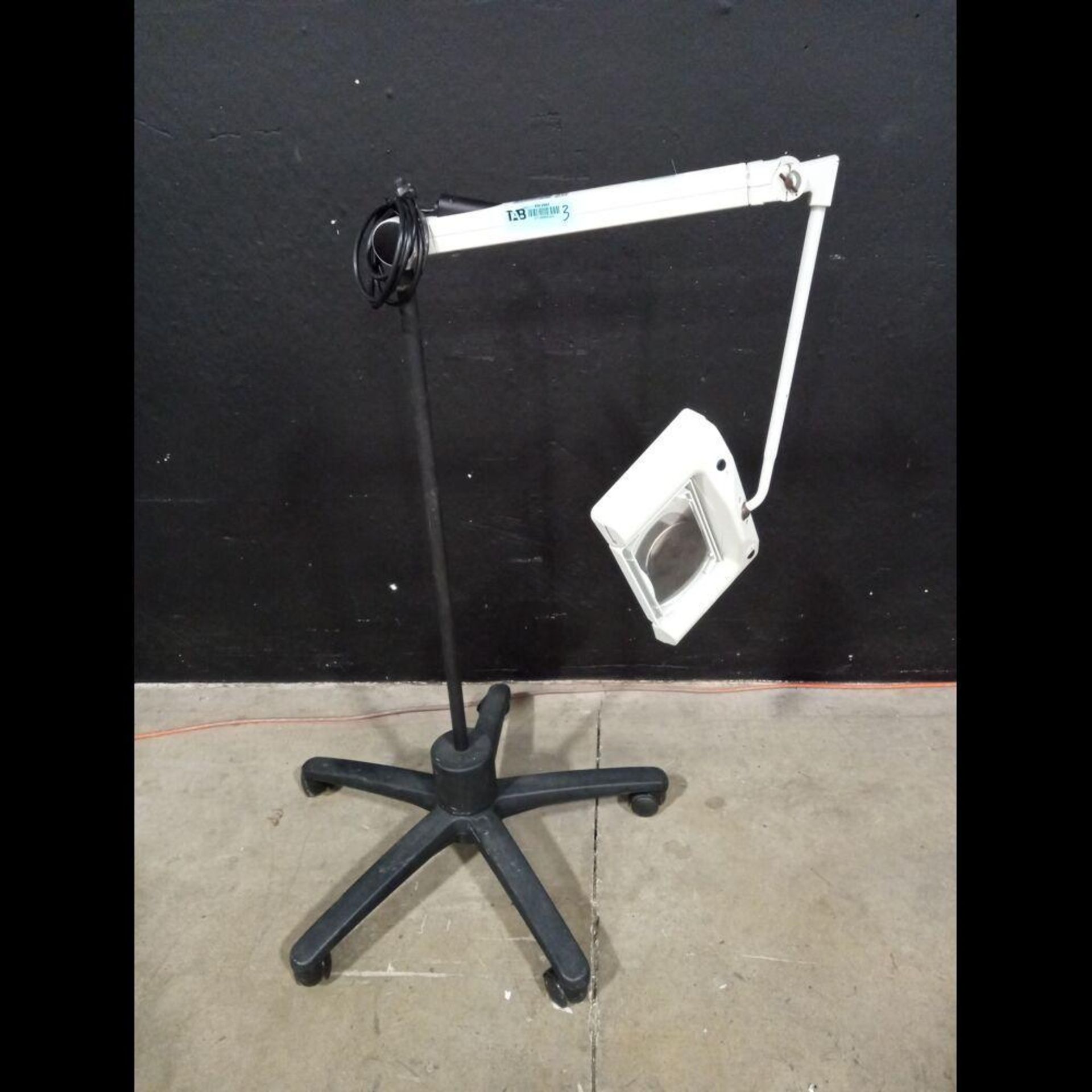 WALDMANN LIGHTING MAGNIFYING EXAM LIGHT