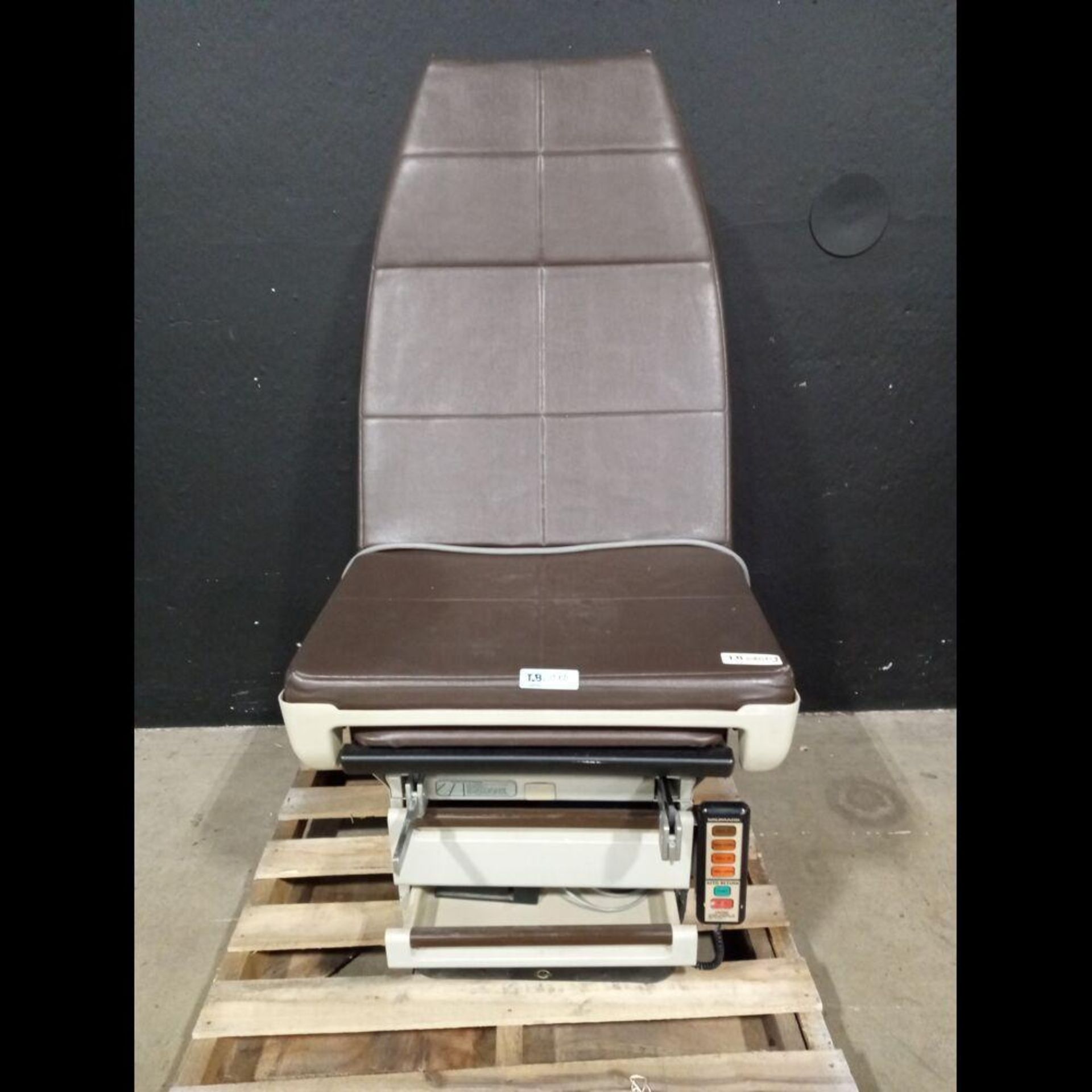 MIDMARK 405 POWER EXAM TABLE WITH HAND CONTROL