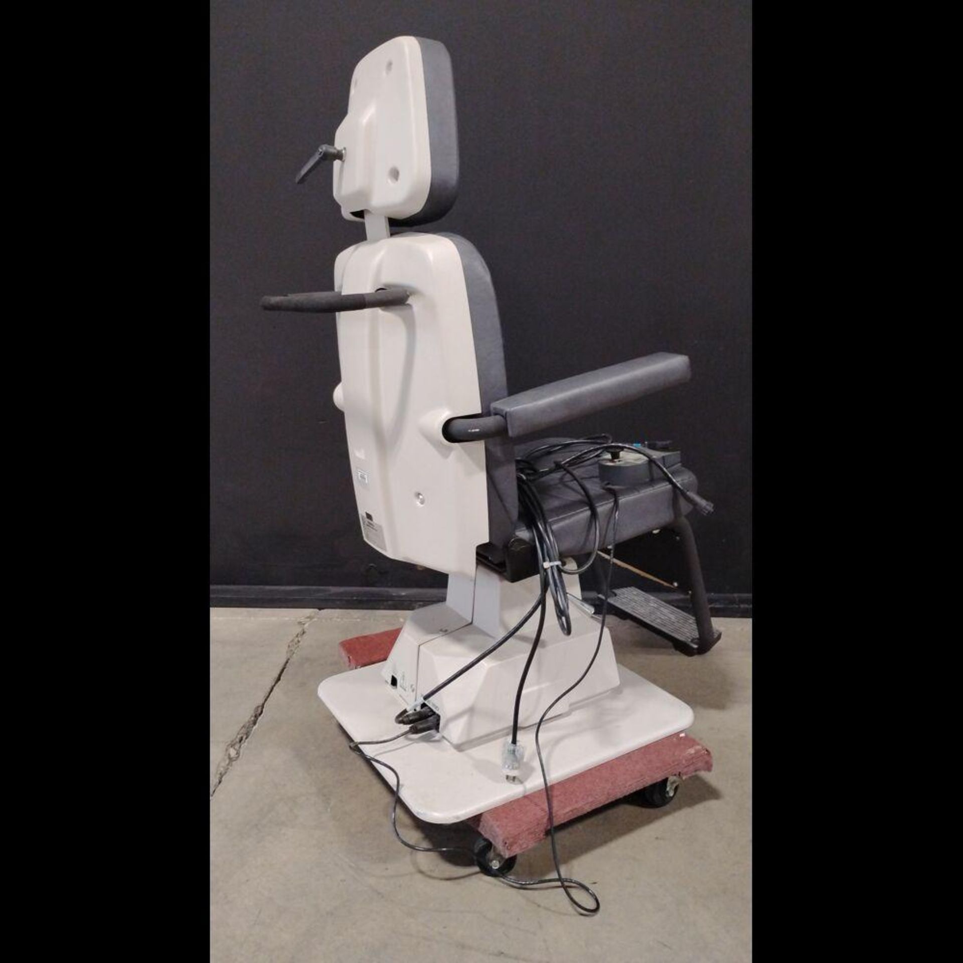 RELIANCE OPTHALMIC 5200L POWER OPTHALMIC CHAIR WITH FOOTSWITCH - Image 3 of 3