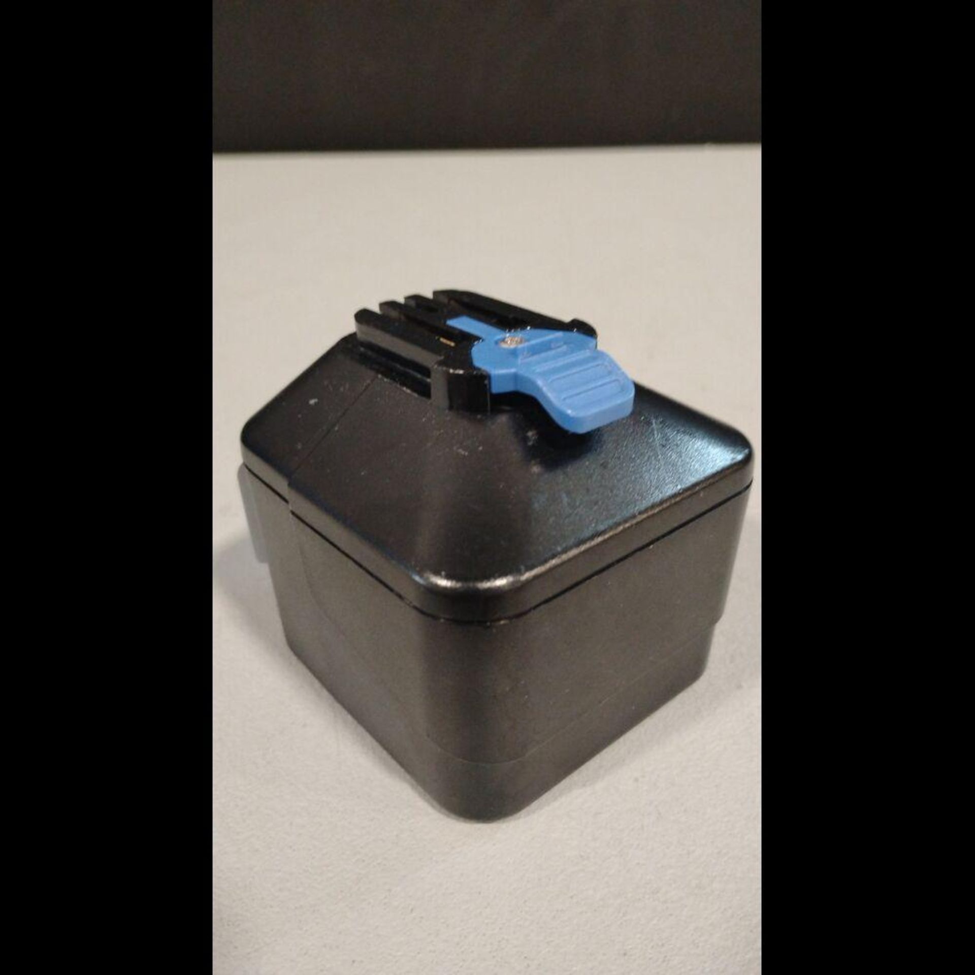 STRYKER 6215 SYSTEM 6 BLUE TAB BATTERY - Image 2 of 3