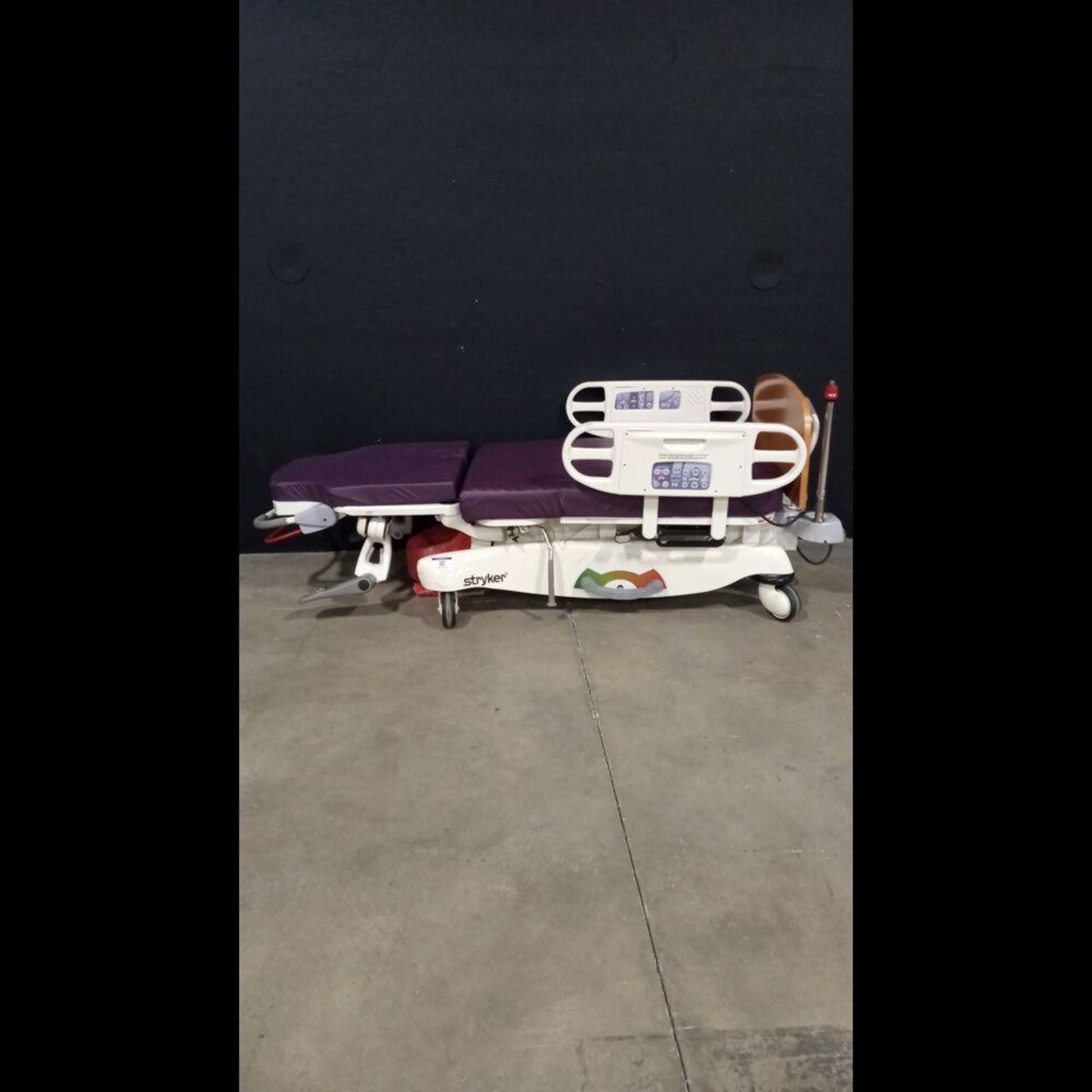 STRYKER LD304 BIRTHING BED - Image 2 of 4