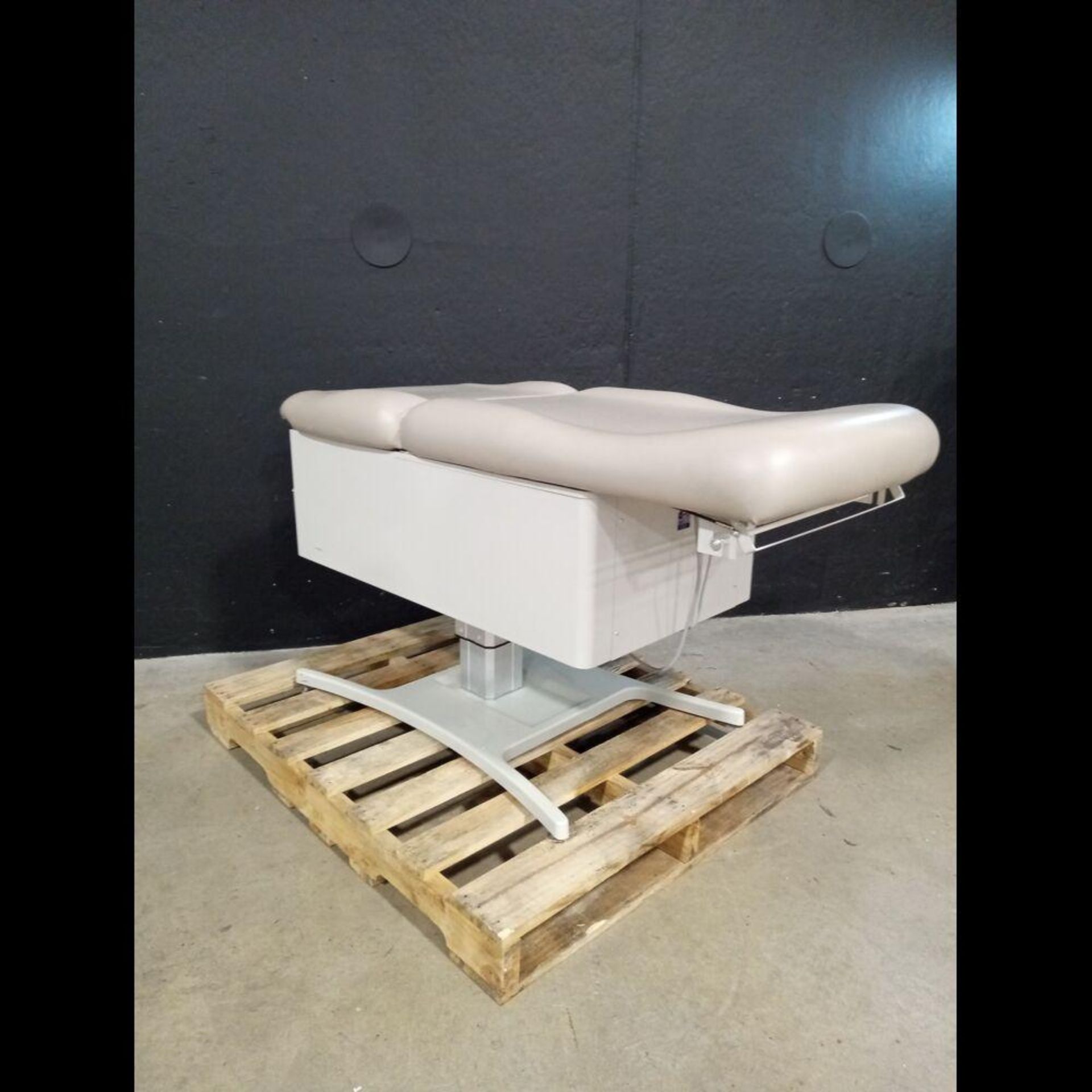 UMF 4070 POWER EXAM TABLE - Image 3 of 4