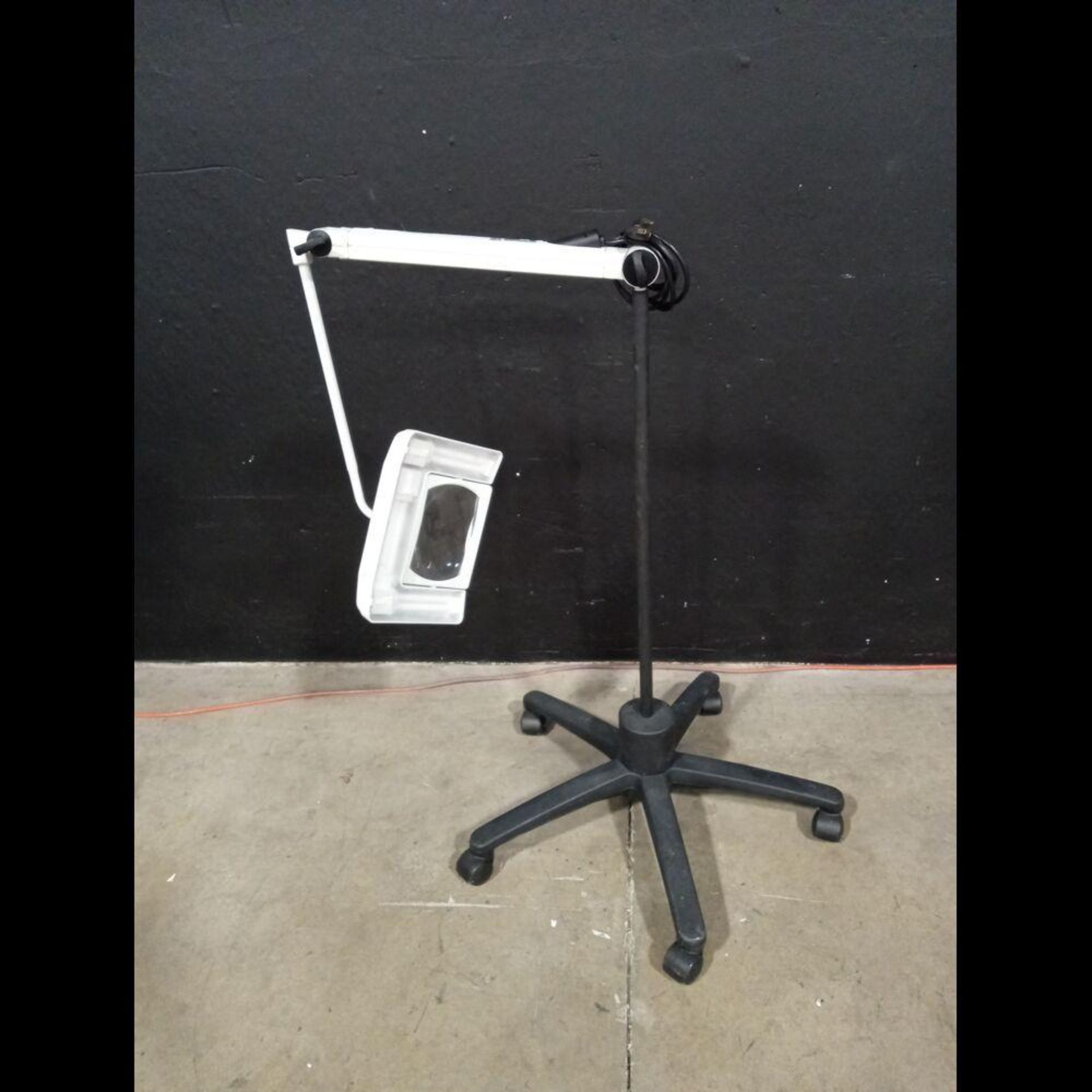 WALDMANN LIGHTING MAGNIFYING EXAM LIGHT - Image 3 of 4