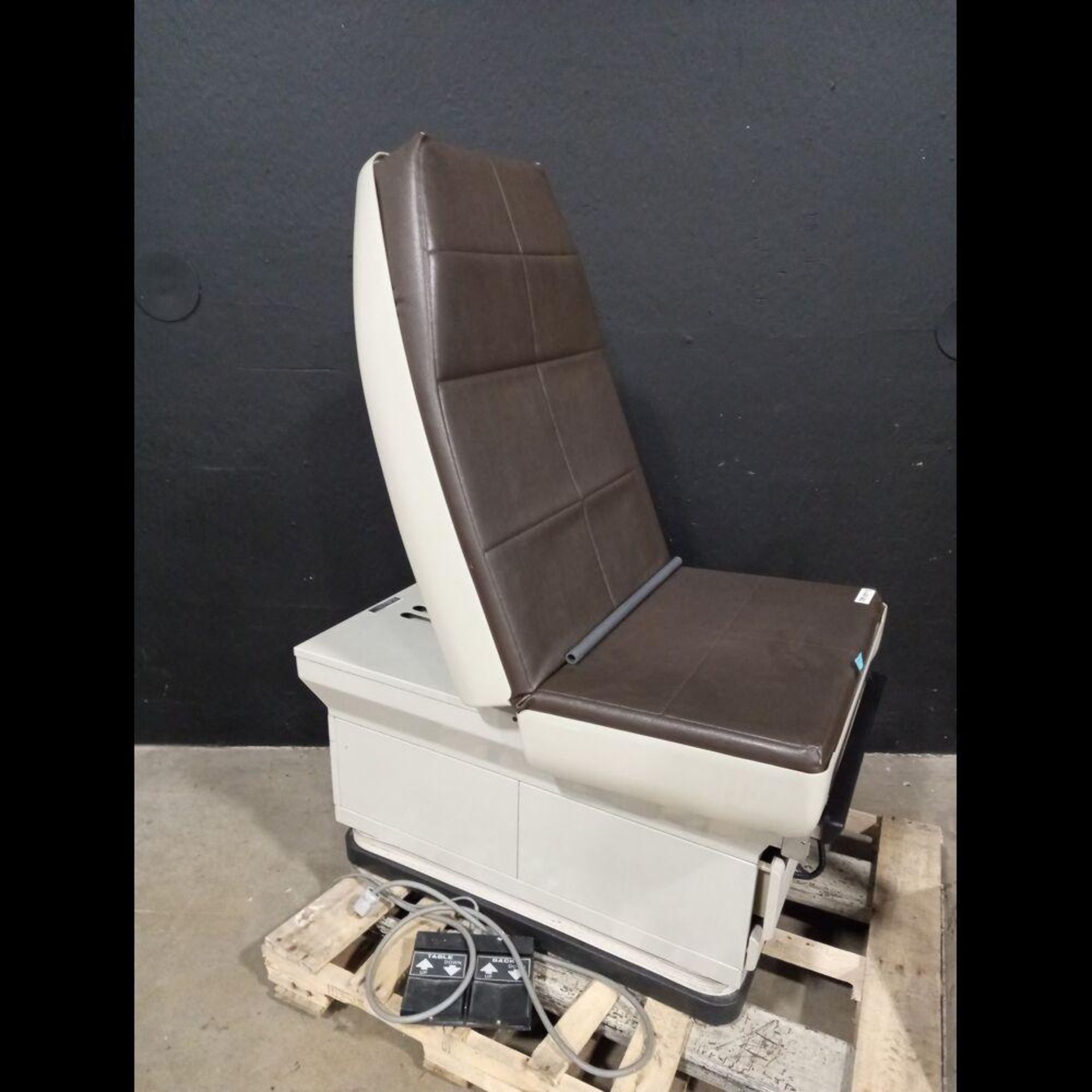 RITTER 305 POWER EXAM TABLE WITH FOOTSWITCH - Image 3 of 4
