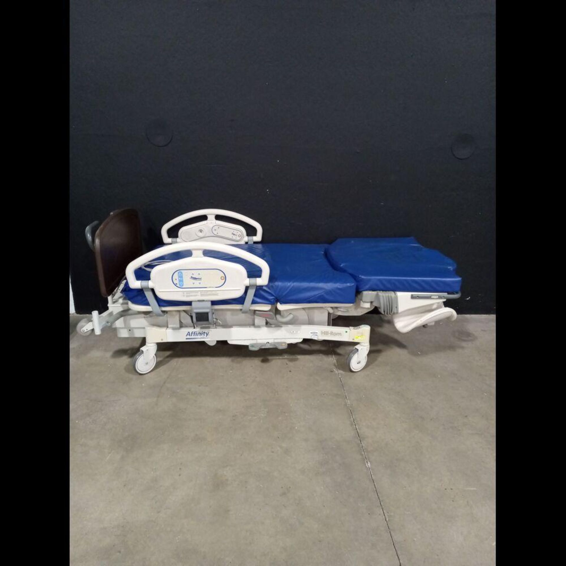 HILL-ROM AFFINITY 3 BIRTHING BED - Image 3 of 4