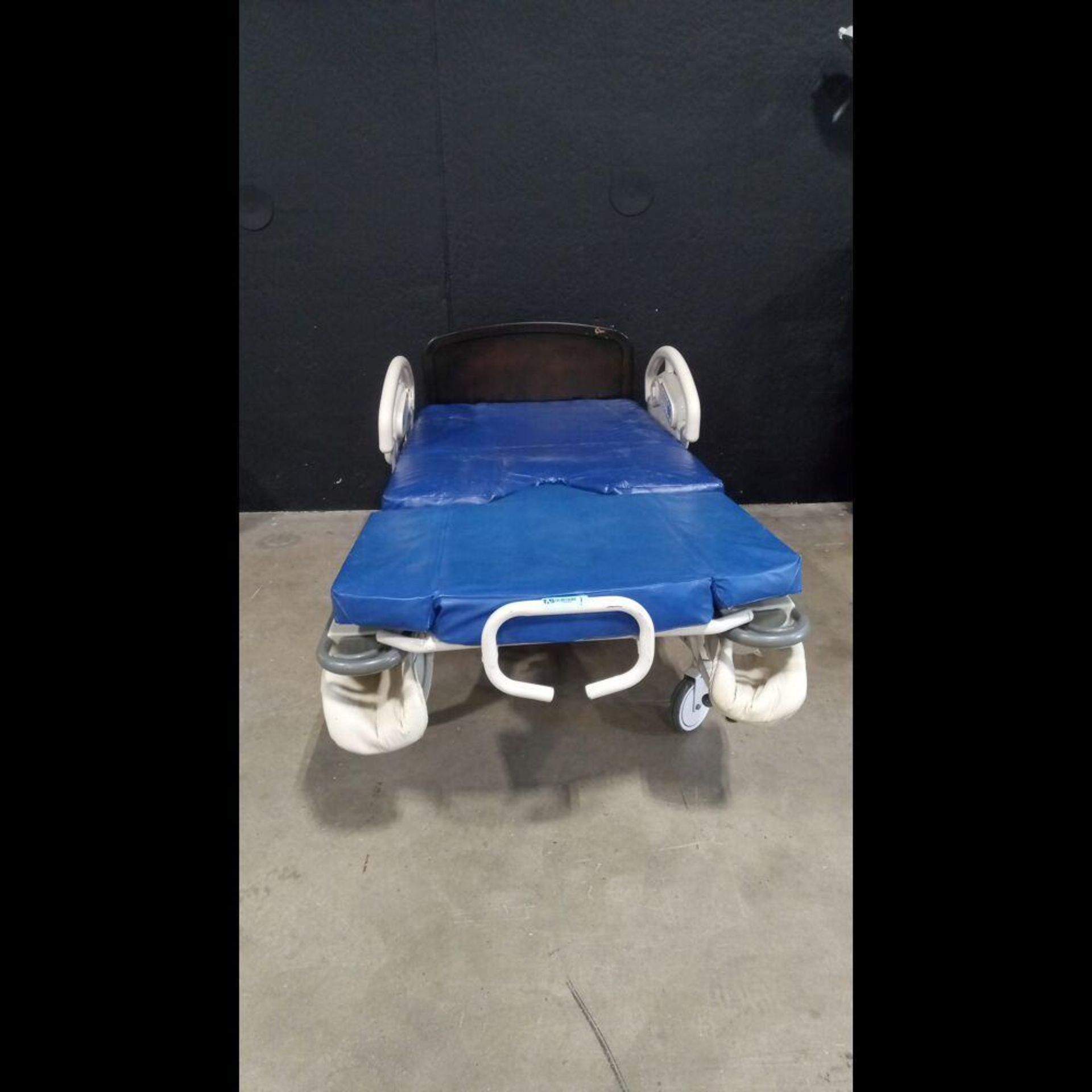 HILL-ROM AFFINITY 3 BIRTHING BED