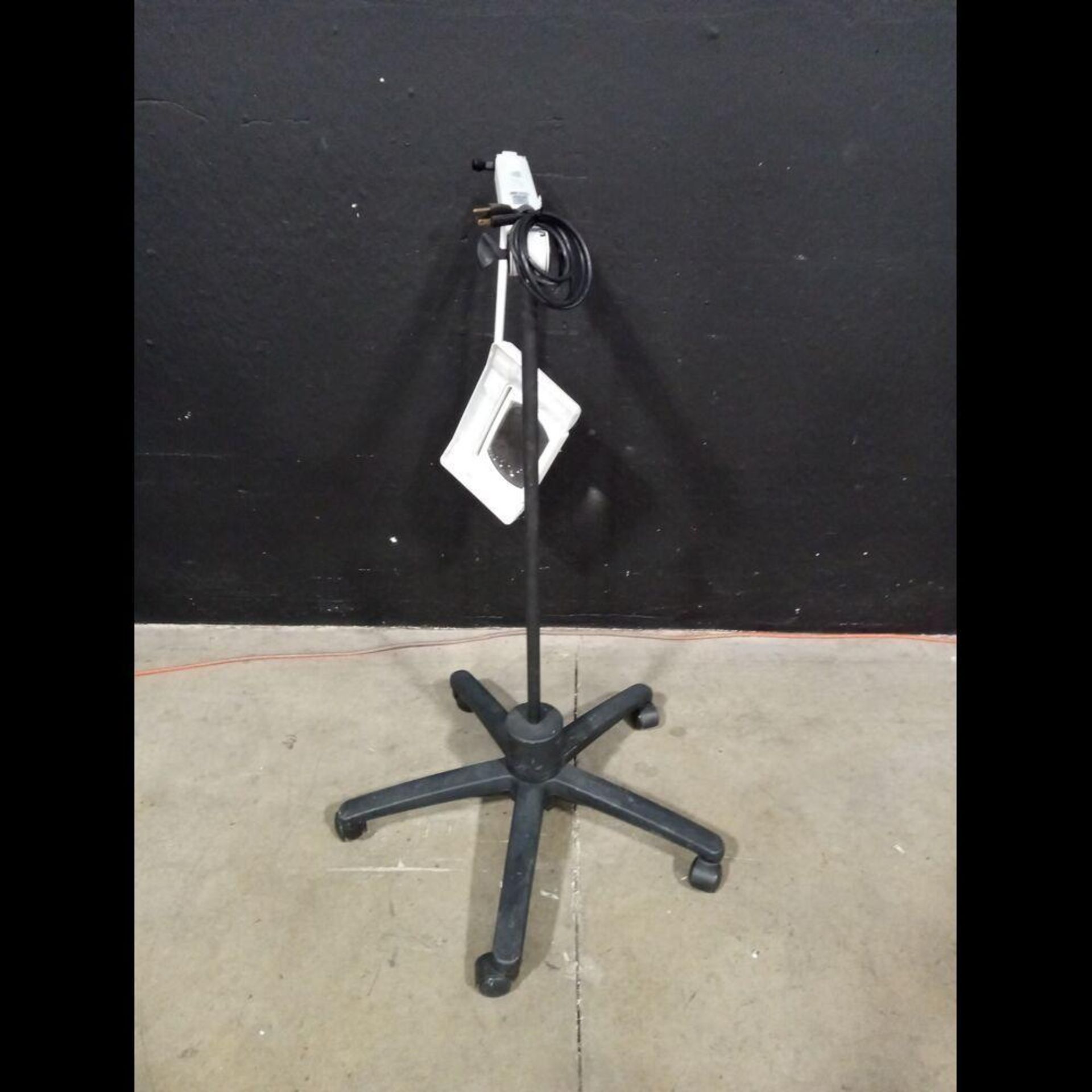 WALDMANN LIGHTING MAGNIFYING EXAM LIGHT - Image 4 of 4