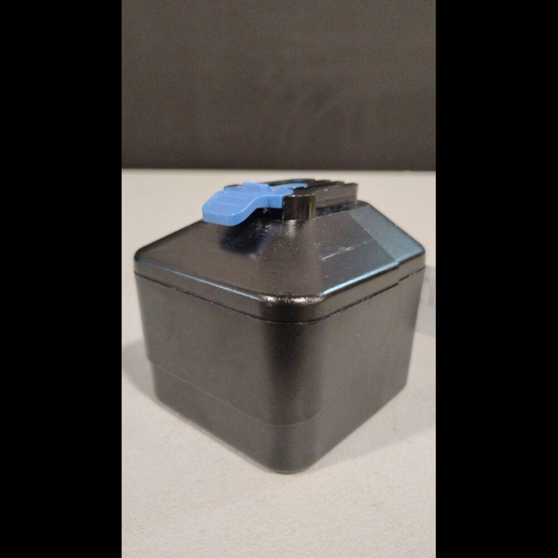 STRYKER 6215 SYSTEM 6 BLUE TAB BATTERY - Image 3 of 3