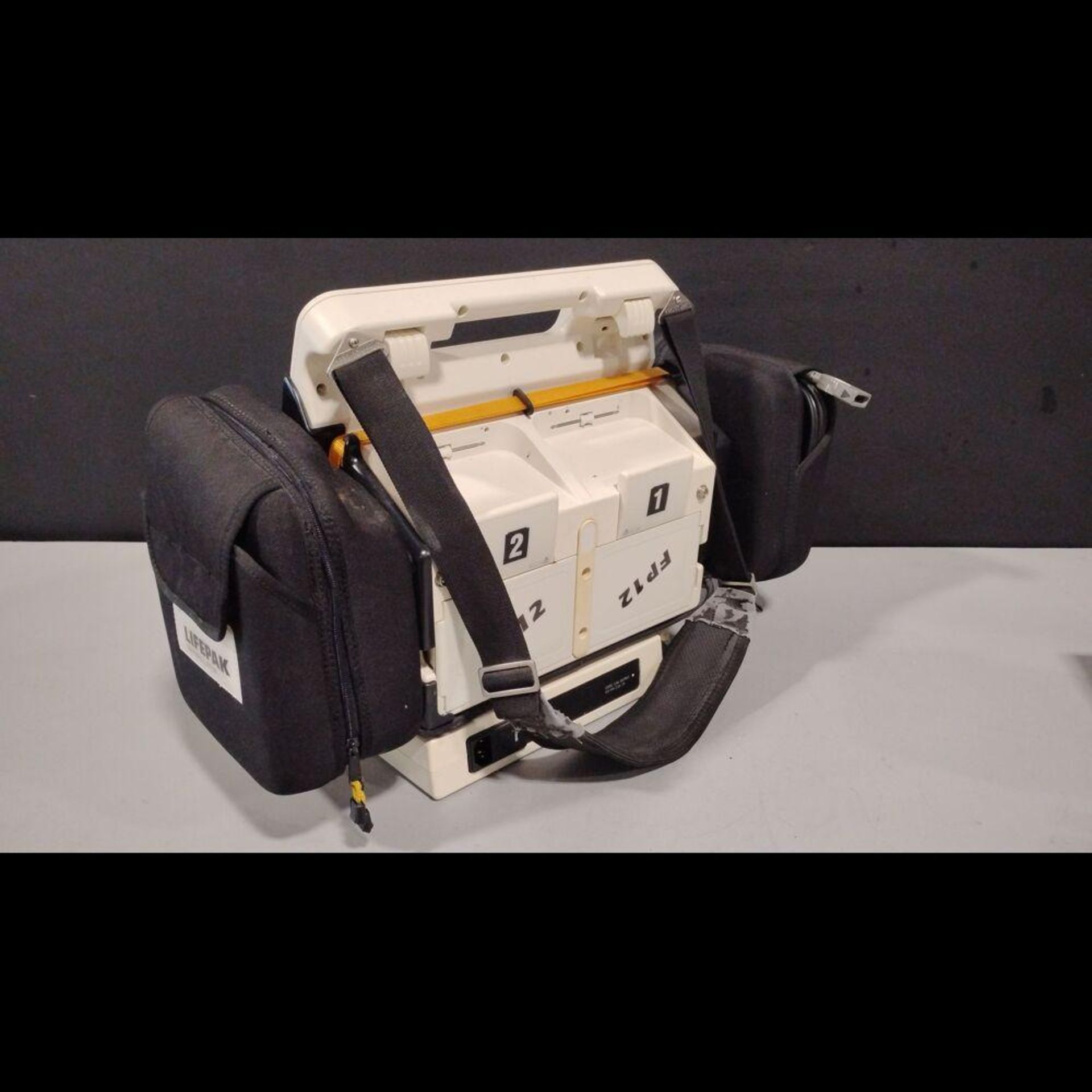 PHYSIO-CONTROL LIFEPAK 12 MONOPHASIC DEFIBRILLATOR WITH PACING, 12 LEAD ECG, ANALYZE, AC POWER ADAPT - Image 2 of 3