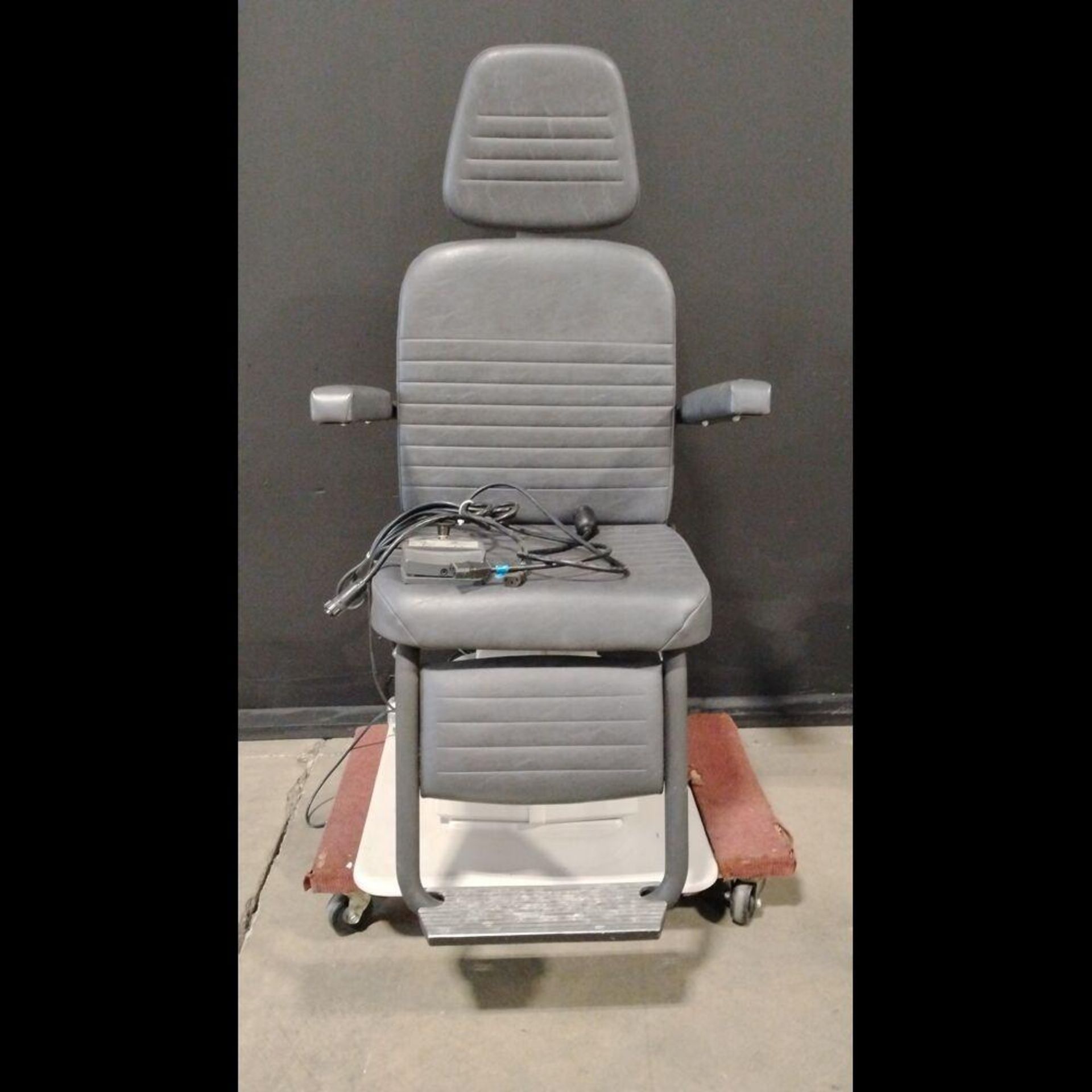 RELIANCE OPTHALMIC 5200L POWER OPTHALMIC CHAIR WITH FOOTSWITCH