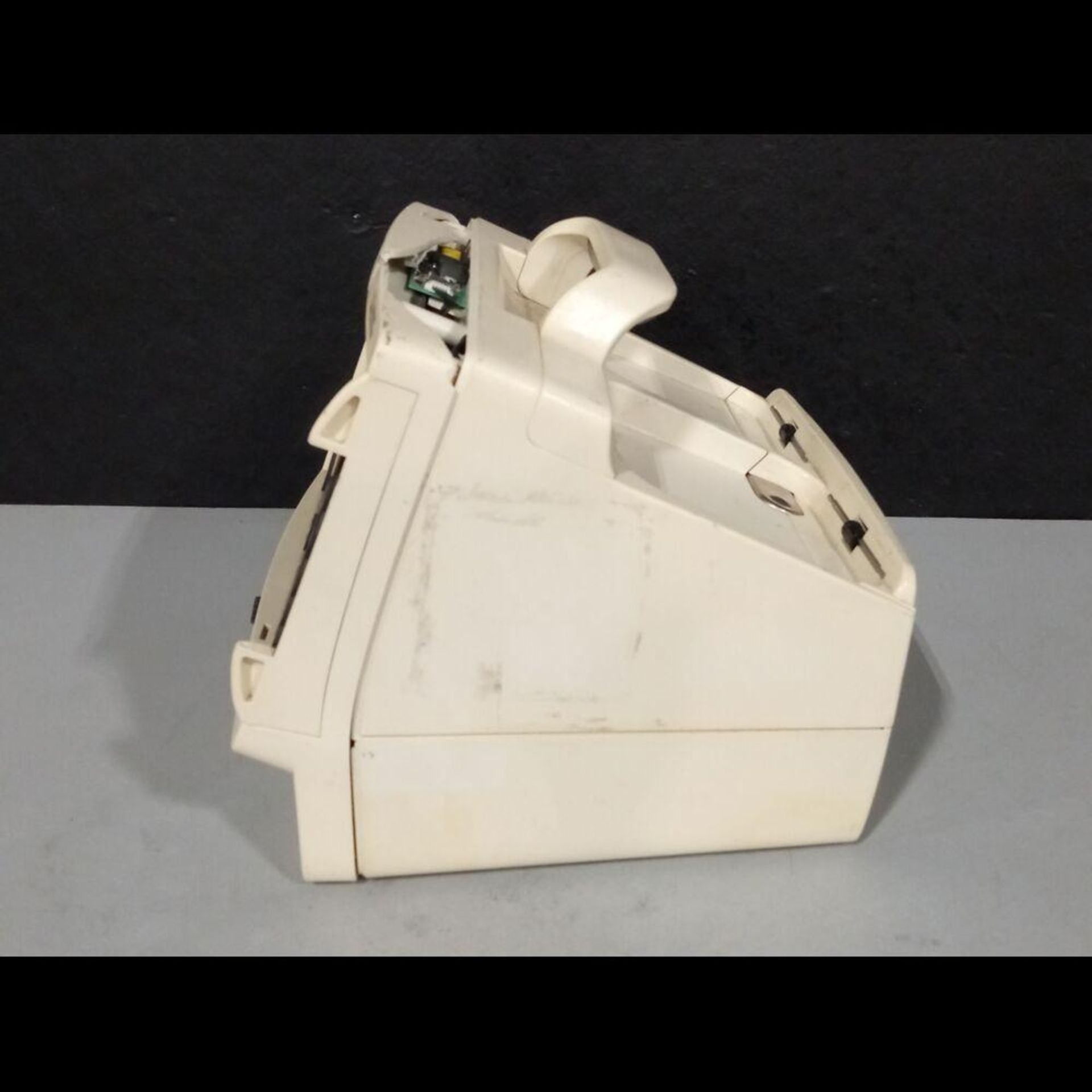 MEDTRONIC LIFEPAK 20E DEFIBRILLATOR WITH PACING, ECG ANALYZE - Image 2 of 4