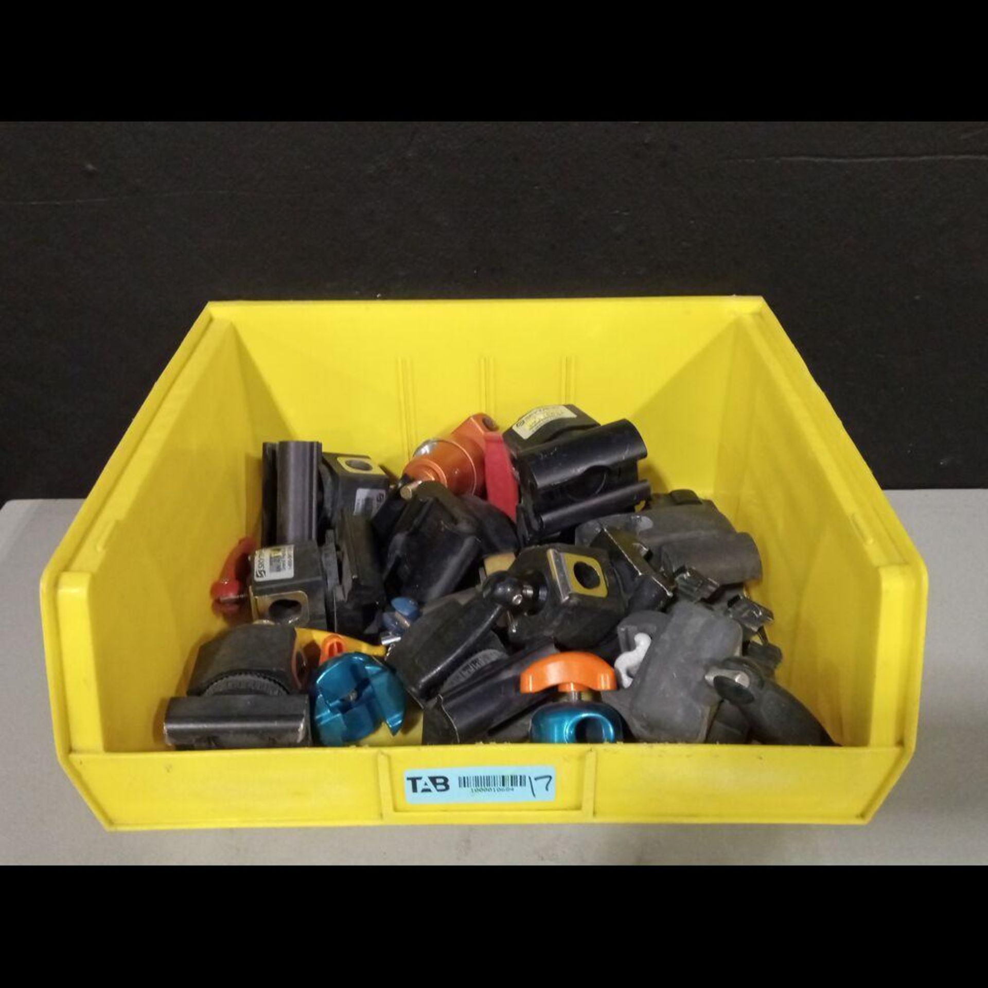 LOT OF OR TABLE CLAMPS