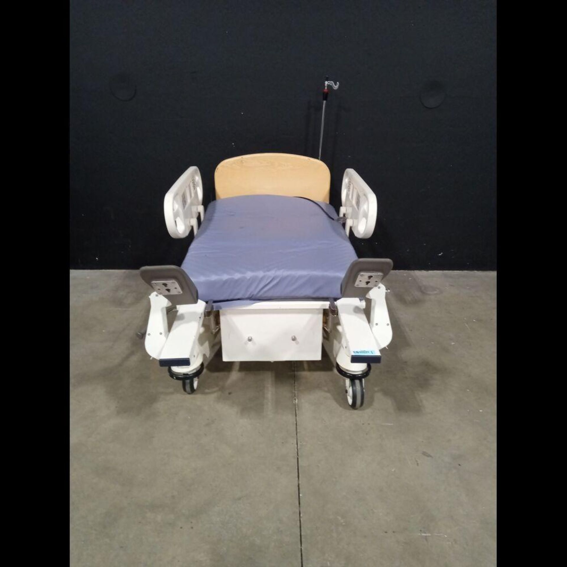 STRYKER ADEL 4700 BIRTHING BED