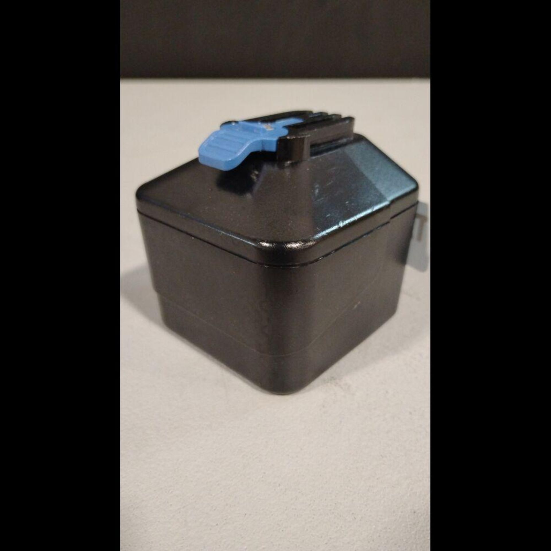 STRYKER 6215 SYSTEM 6 BLUE TAB BATTERY - Image 3 of 3