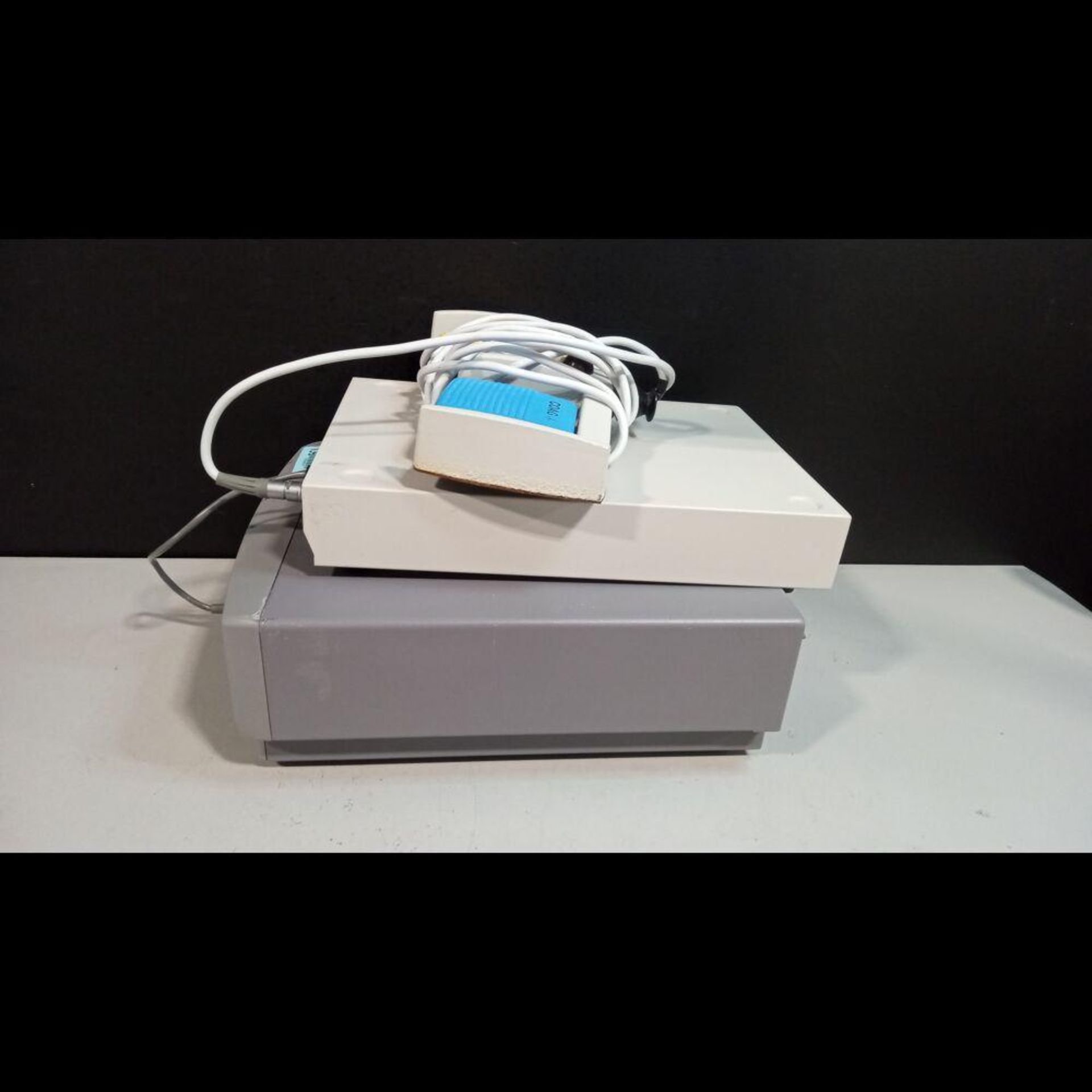 ARTHROCARE ATLAS ESU SYSTEM WITH TIMER & FOOTSWITCH - Image 2 of 4