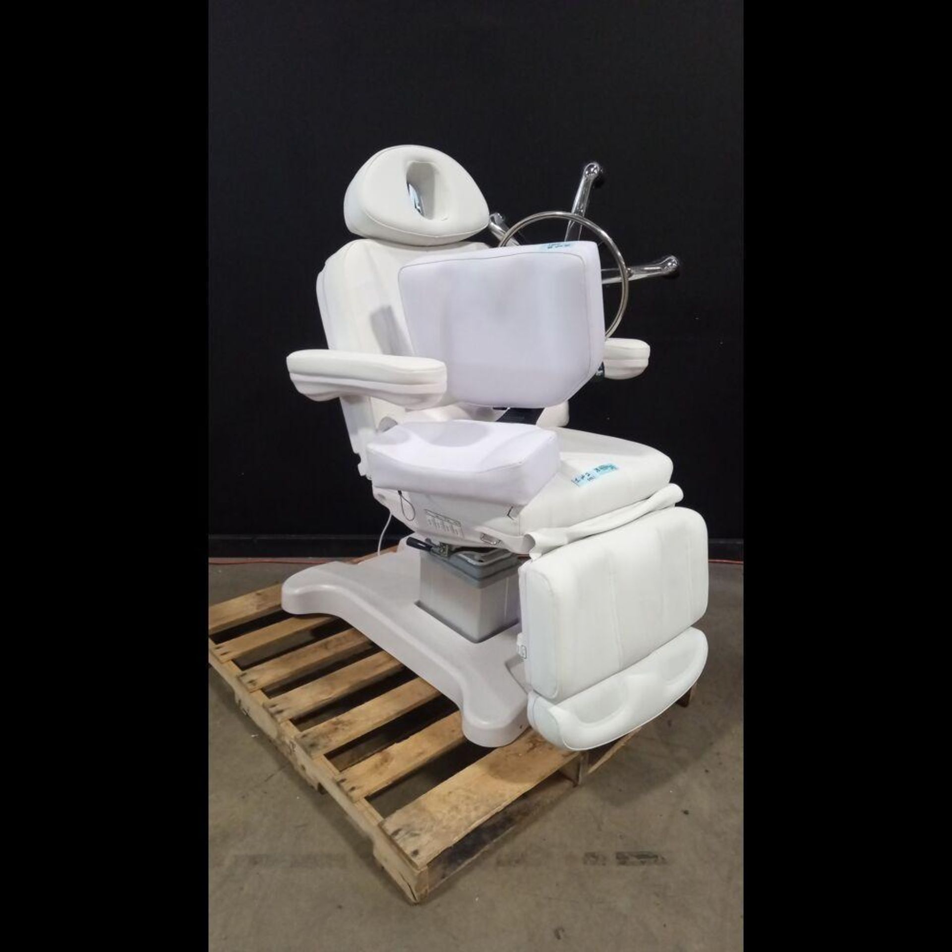 SKINACT AESTHETIC CHAIR WITH STOOL - Image 4 of 5