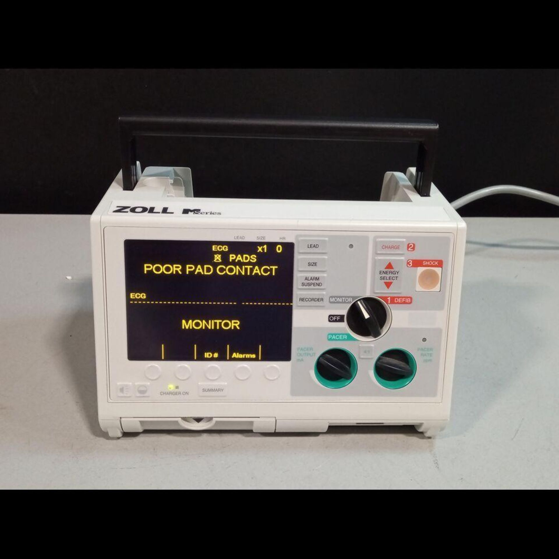 ZOLL M-SERIES MONOPHASIC DEFIBRILLATOR WITH PACING, 3 LEAD ECG