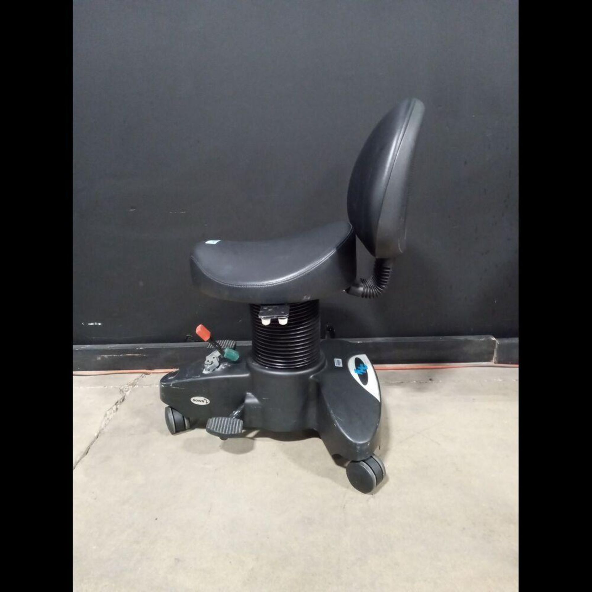 FHC SURGEONS STOOL - Image 2 of 4