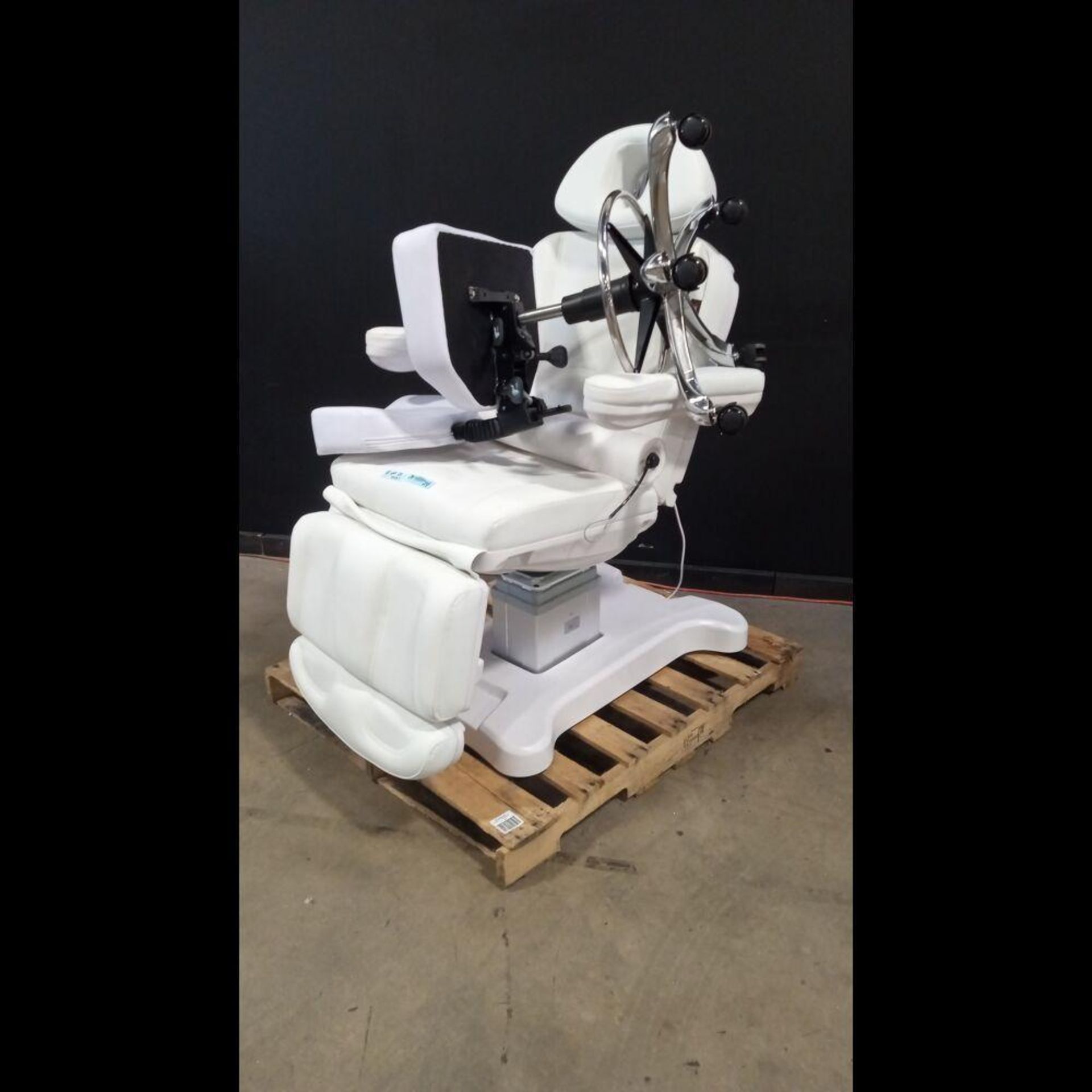 SKINACT AESTHETIC CHAIR WITH STOOL - Image 3 of 5