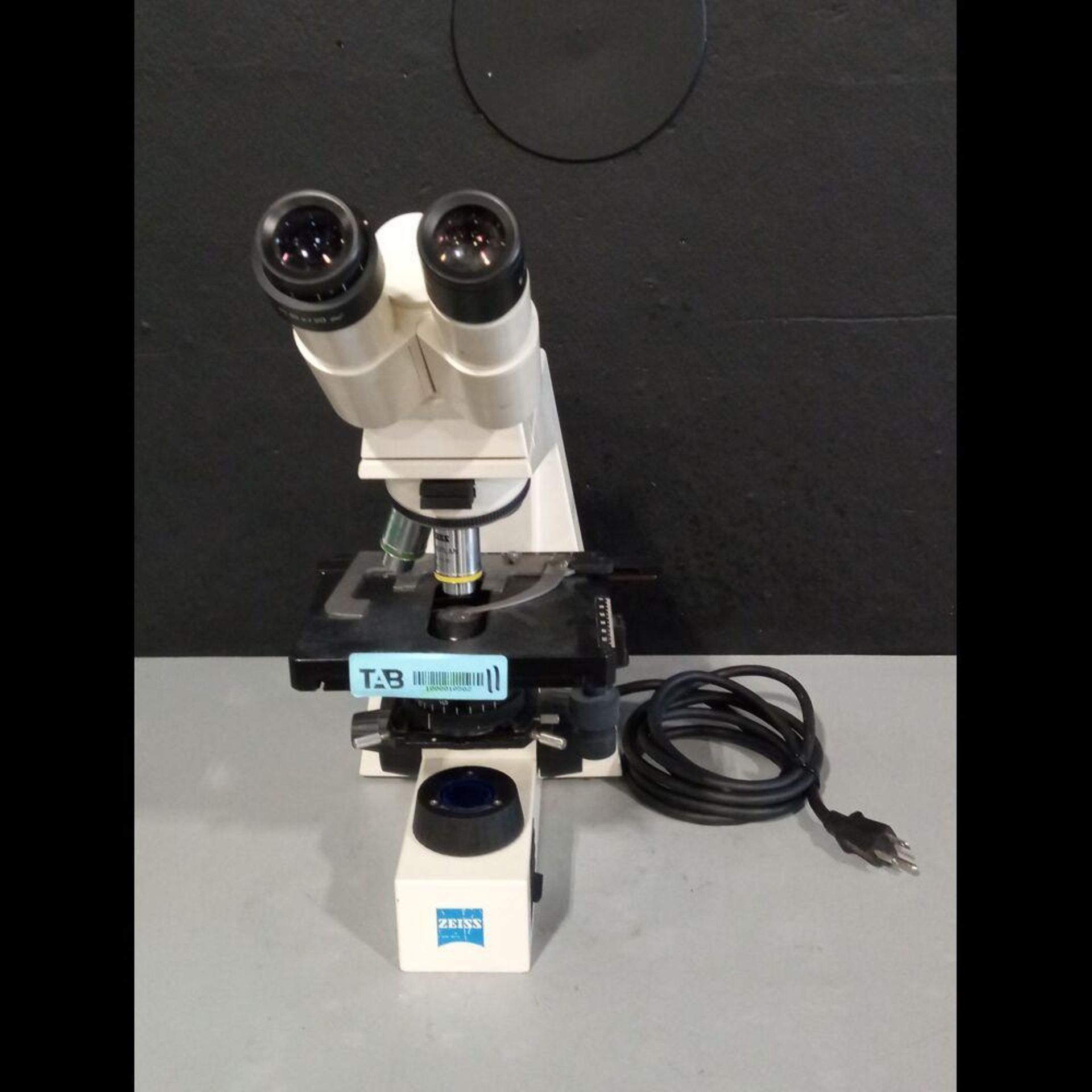 ZEISS AXIOLAB LAB MICROSCOPE WITH 3 OBJECTIVES