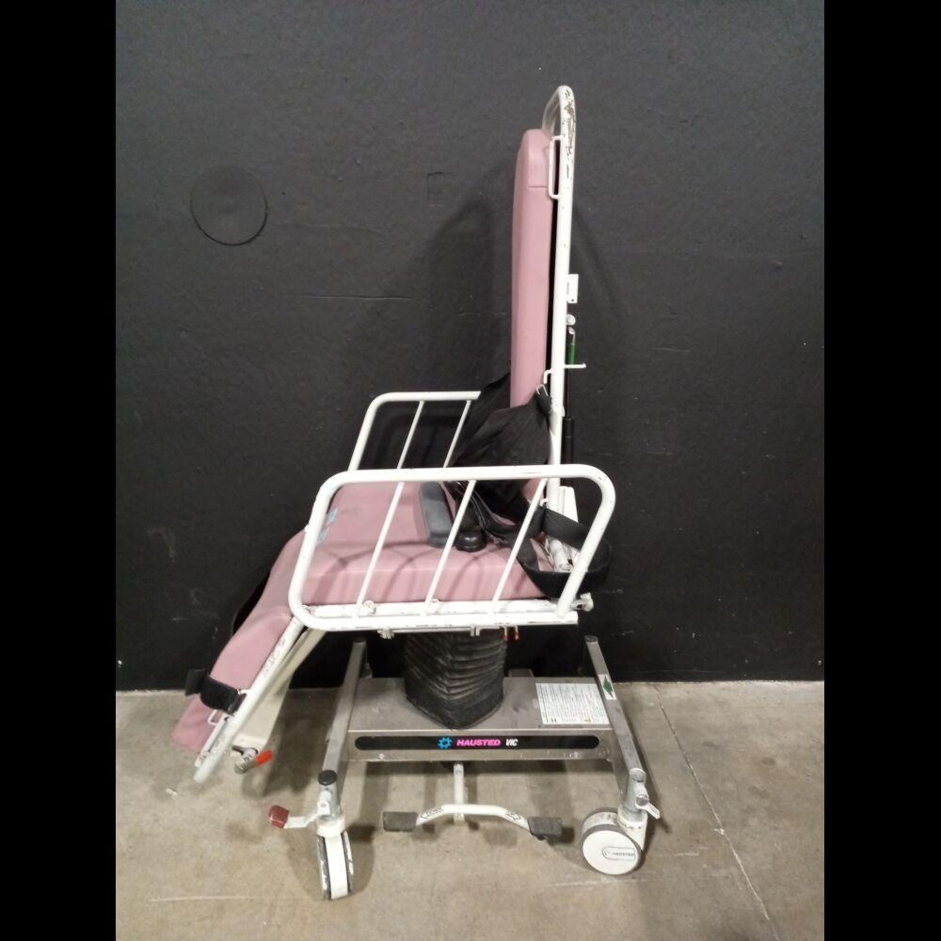 HAUSTED VIC STRETCHER CHAIR - Image 2 of 4