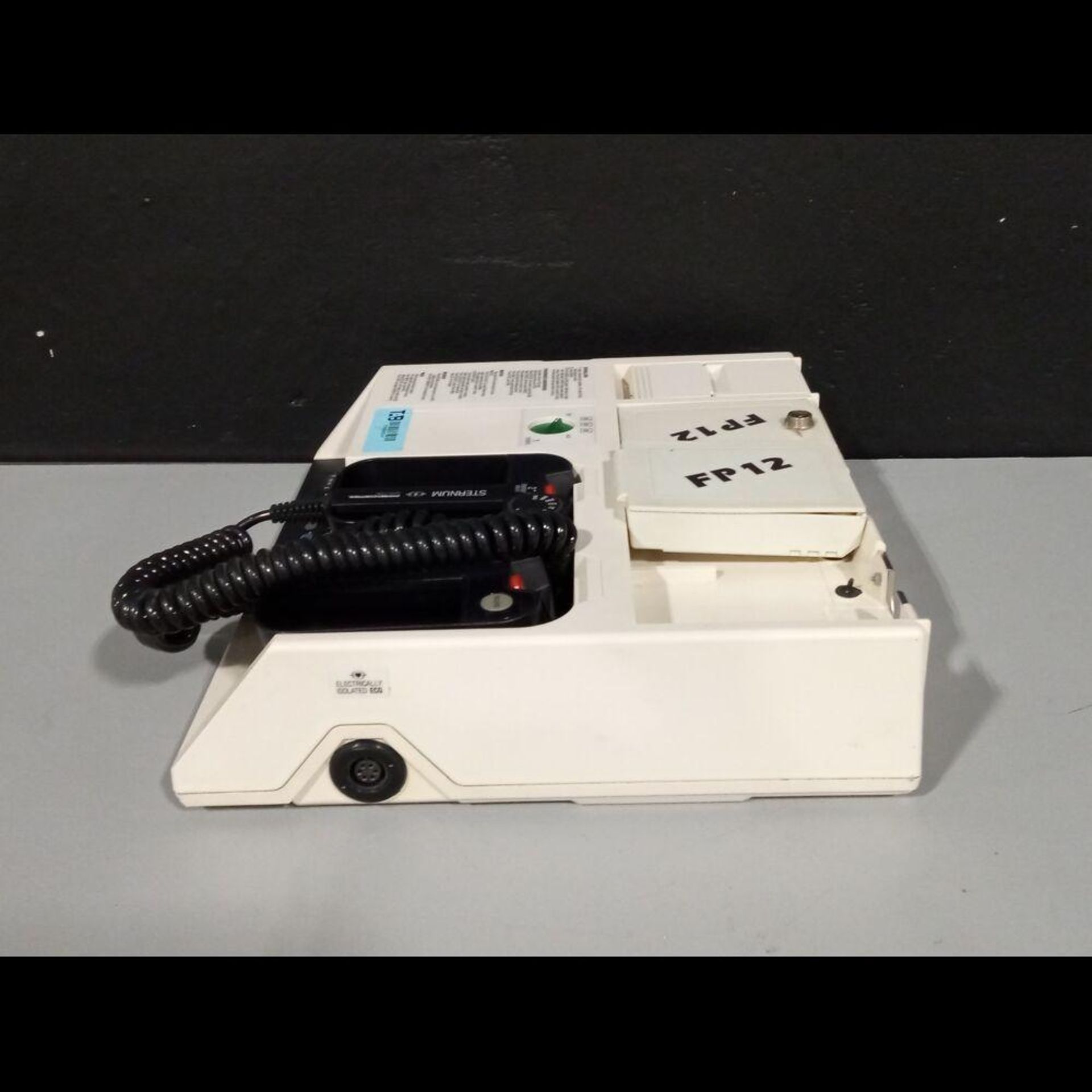 PHYSIO-CONTROL LIFEPAK 10 DEFIBRILLATOR WITH ECG, PADDLES, 2 BATTERIES - Image 2 of 4