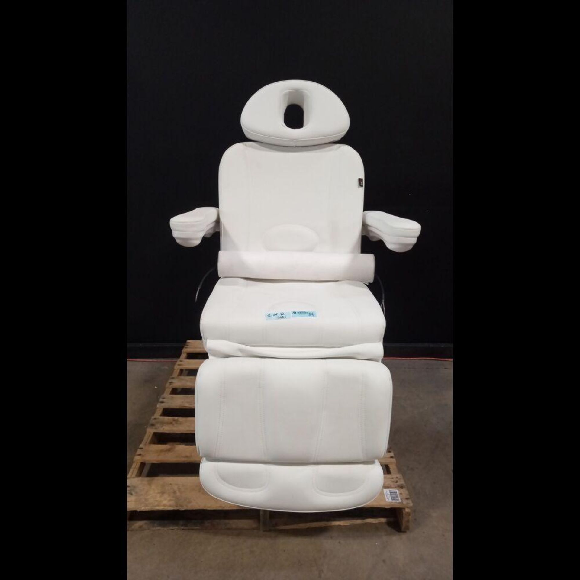 SKINACT AESTHETIC CHAIR WITH STOOL