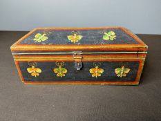 DECORATIVE OLD WOOD BOX