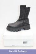 Wellfeat Light Boots, Black, Size 37. Box damaged