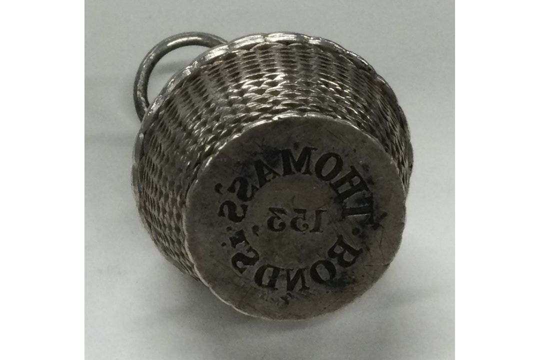 An 18th Century Continental silver pomander. - Image 2 of 3