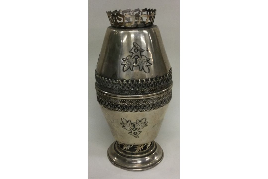 A Judaica silver double beaker with pierced decoration and Hebrew script. Marked to base. - Image 1 of 2