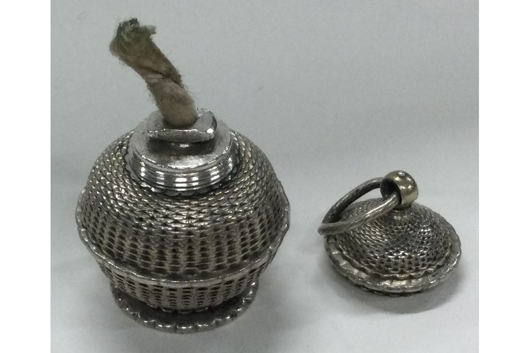 An 18th Century Continental silver pomander. - Image 3 of 3
