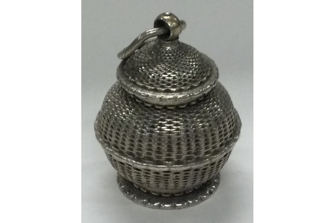An 18th Century Continental silver pomander. - Image 1 of 3