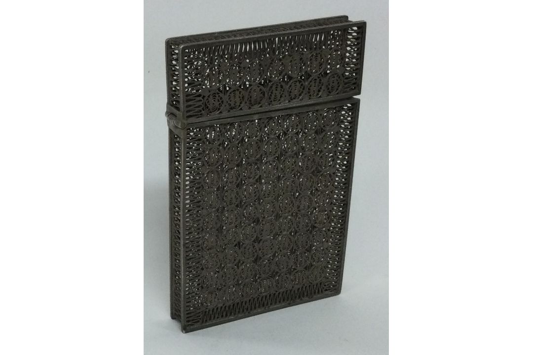 A Continental silver filigree card case. Marked to interior. - Image 1 of 2