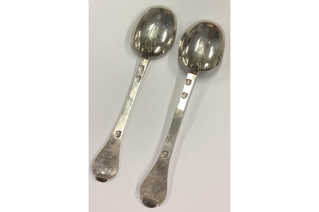 EXETER: An oversized pair of 17th Century silver trefid spoons. - Image 2 of 4
